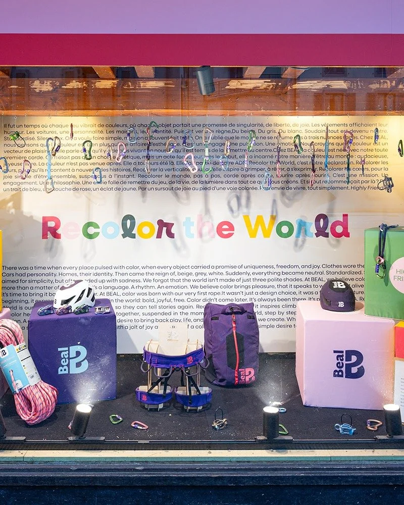 Tellement r&eacute;ussie qu'elle m&eacute;rite sa propre mise en avant 🌈 une vitrine pop et color&eacute;e cr&eacute;&eacute;e par notre partenaire de longue date @beal.official 
 #recolortheworld