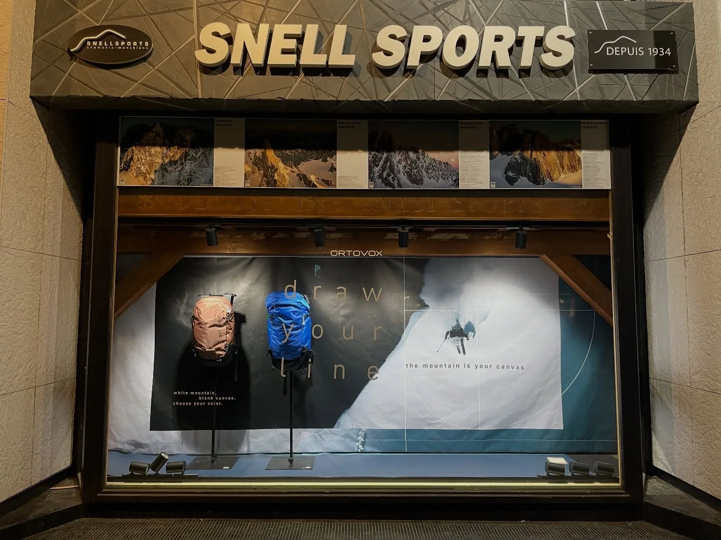 C&rsquo;&eacute;tait les vitrines de d&eacute;cembre ❄️ on a  lanc&eacute; la saison avec les conditions disponibles, c&rsquo;est encore le moment de s&rsquo;&eacute;quiper 🎒
Merci &agrave; nos marques partenaires 🫸🫷