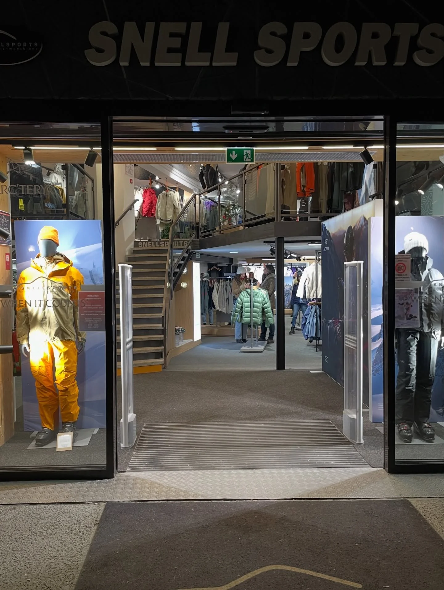 C&rsquo;&eacute;tait nos vitrines des vacances de No&euml;l, nous esp&eacute;rons que le travail de nos marques partenaires vous a plu autant qu&rsquo;&agrave; nous ☀️ 
Merci et belle ann&eacute;e 2026 &agrave; tous 🥳