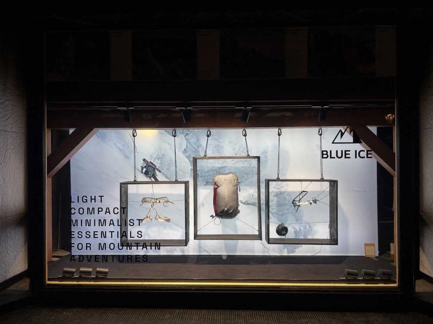 Les vitrines d&rsquo;hiver, du ski et de la chaussure pour vous &eacute;quiper et profiter des belles chutes de neige de cette semaine 🤩
Merci &agrave; nos marques partenaires pour leur travail 🤝