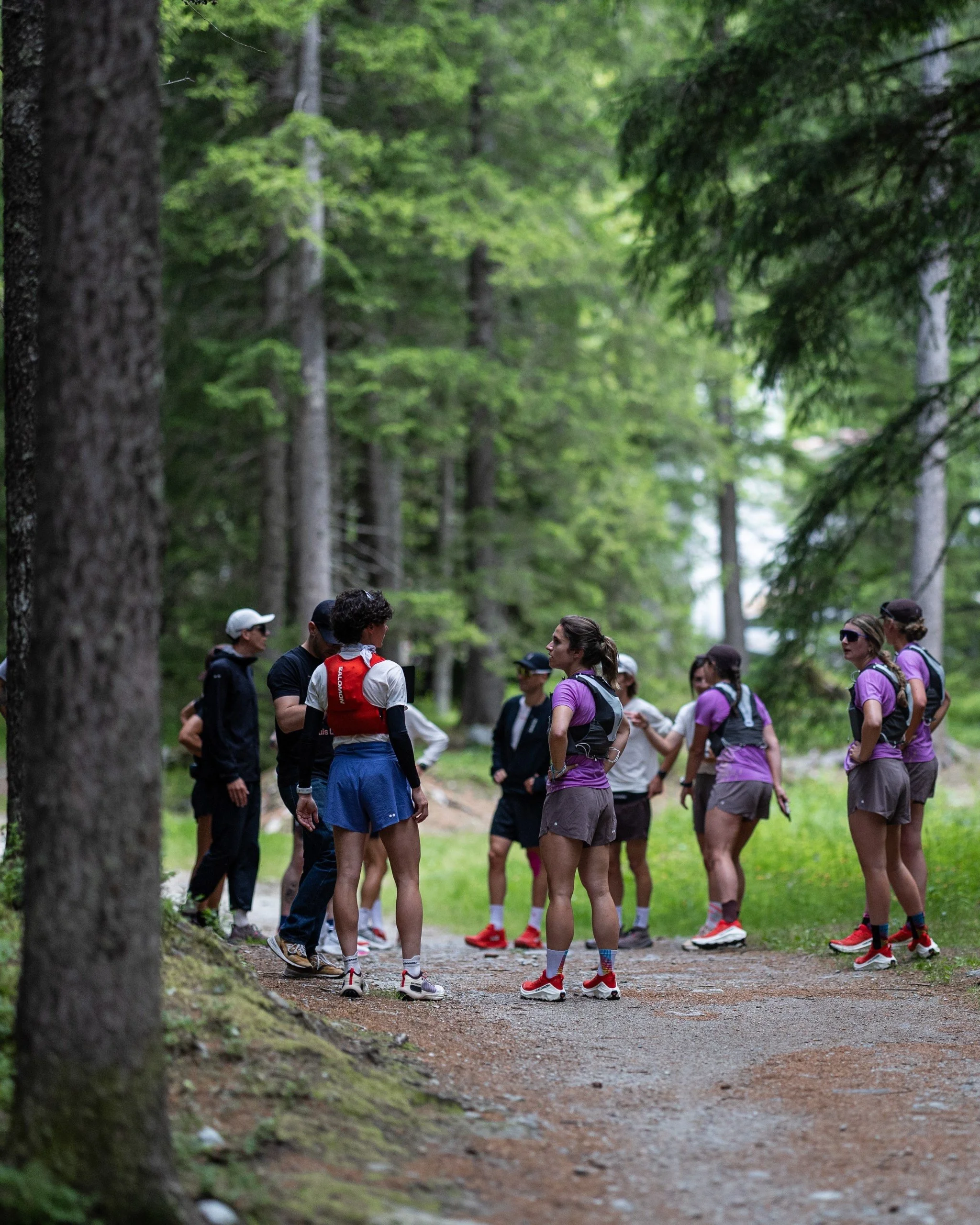 Une partie de notre &eacute;quipe a partag&eacute; une journ&eacute;e en immersion avec le team trail @salomon_france 🇫🇷 👟 
&Agrave; la rencontre des athl&egrave;tes, nous avons parl&eacute; de leur saison &agrave; venir, des produits @salomonrunn