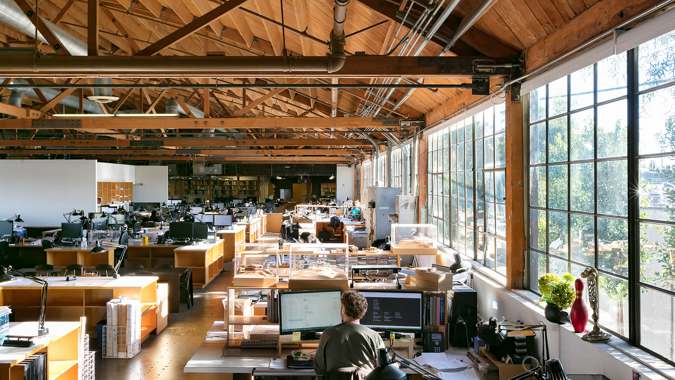 marmol-radziner-los-angeles-studio-photograph-marc-goodwin_dezeen_2364_col_1-1.jpg