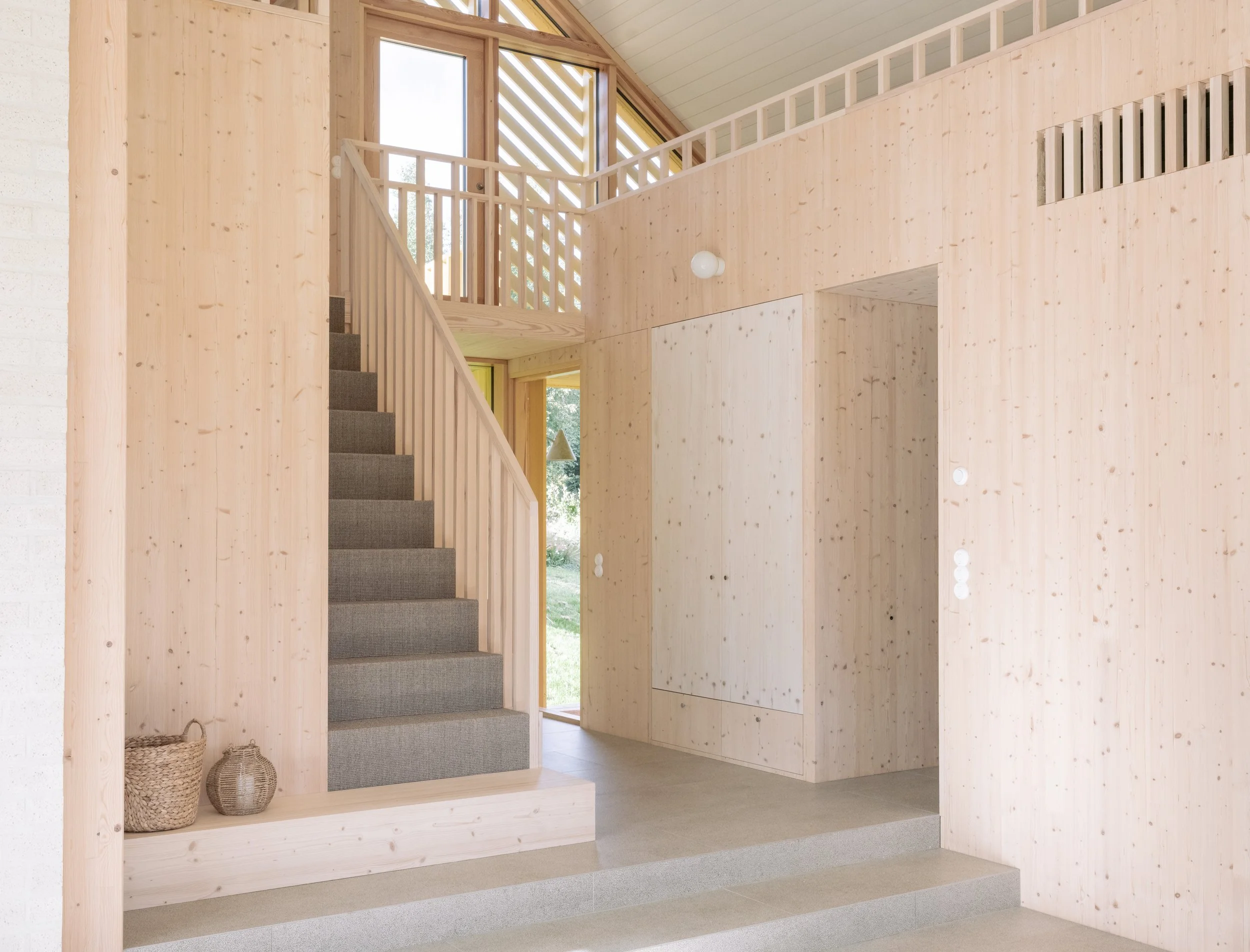 yellowhouse_286.jpg