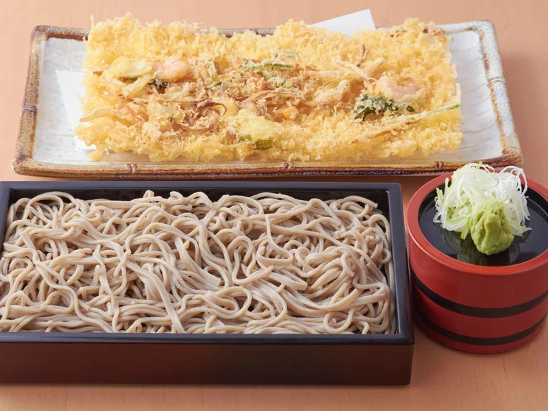 かき揚げ天麩羅蕎麦(冷)<br>Kakiage tempura soba <span style="color:blue;">(Cold)</span> ($12)