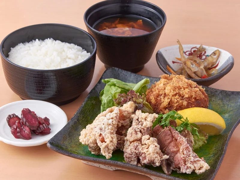 鶏ザンギ&北海道じゃがいもコロッケ定食<br>Chicken Kara-age & Hokkaido Potato Croquette Set ($12)