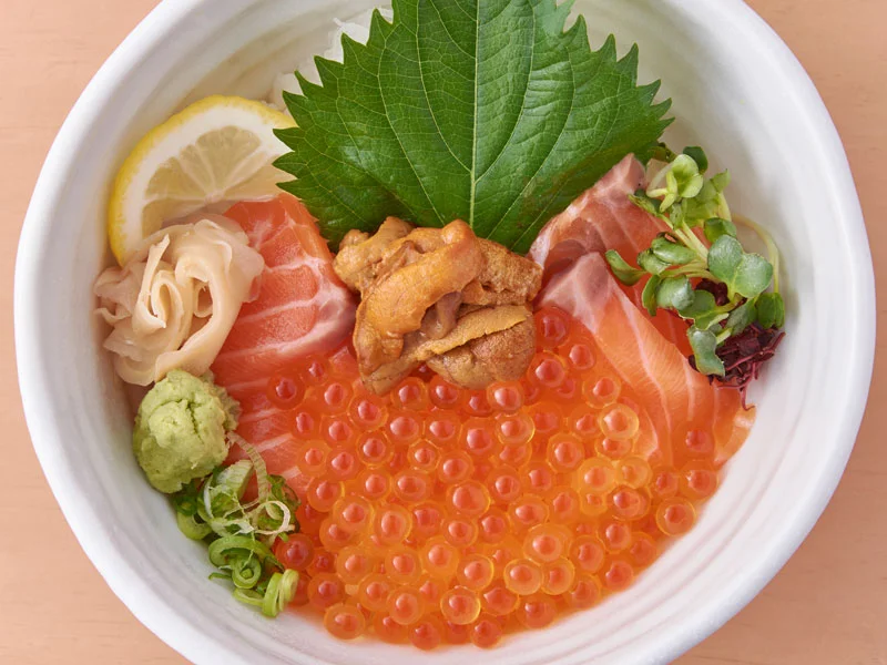 北海道 海宝丼<br>Hokkaido Uni Ikura Salmon Rice Bowl ($28)