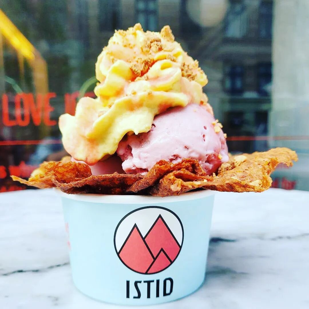 Roskilde blues? We got you covered😛

Raspberry gelato topped with mango cream, caramelized white chocolate, rhubarb syrup served in our homemade cardamom waffle 👊👊

#istid #istidkbh #organic #nitrogenicecream #icecreamtime #icecreamcone #icecream 