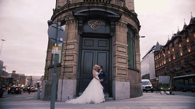 #liverpool, the perfect backdrop for a wedding! Here&rsquo;s some stills taken from Alex &amp; David&rsquo;s wedding 😍📸. #citywedding #northwestweddingvideos