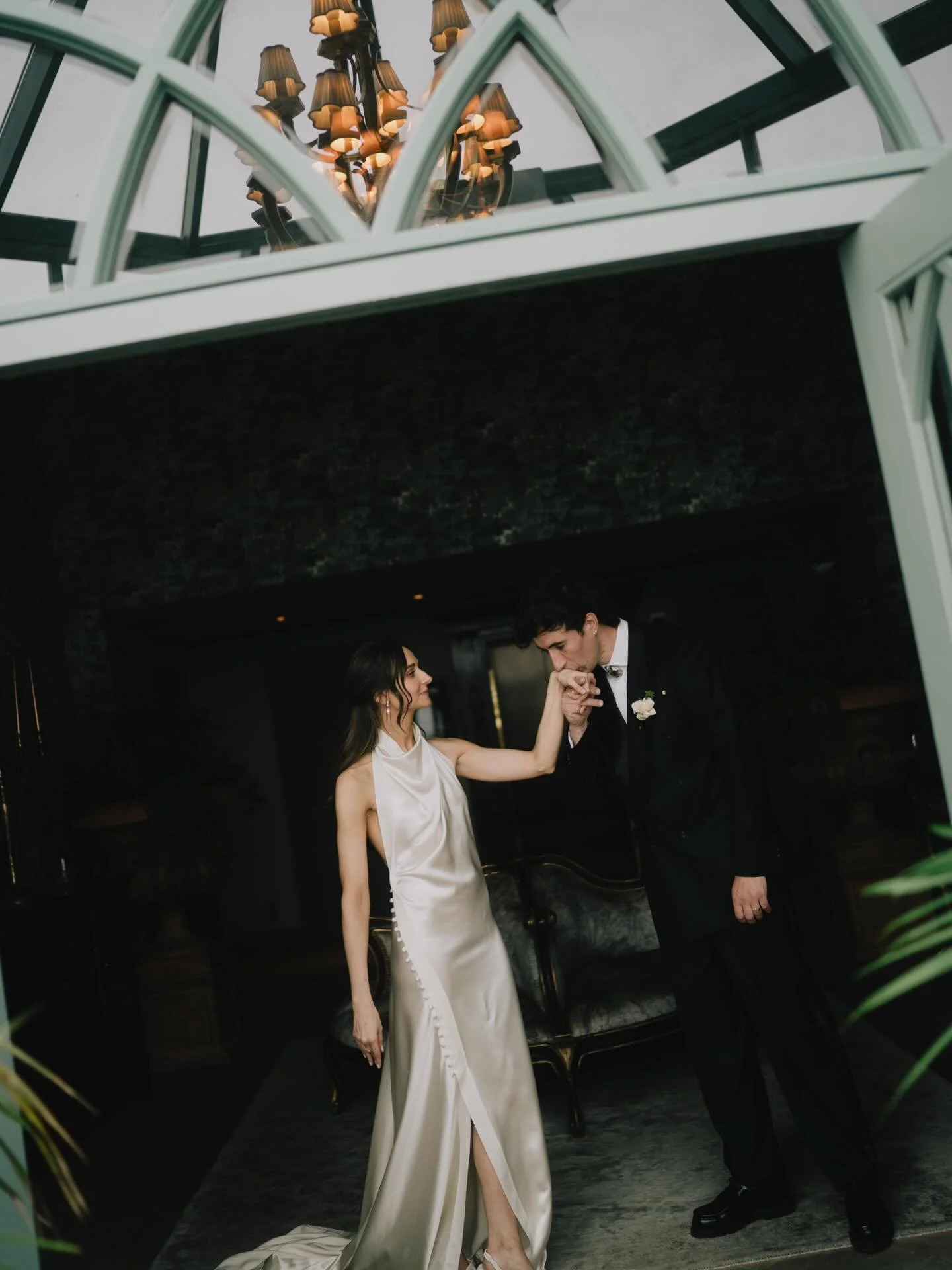 Well well well, what do we have here&hellip;mayyyyybbbeeeee just mayyybbbeeeee one of those mind blowing, creative, colourful, fast paced, whirlwind, romantic, class days that make you say I LOVE THIS JOB&hellip;
Emma Kate &amp; Jesse James descended