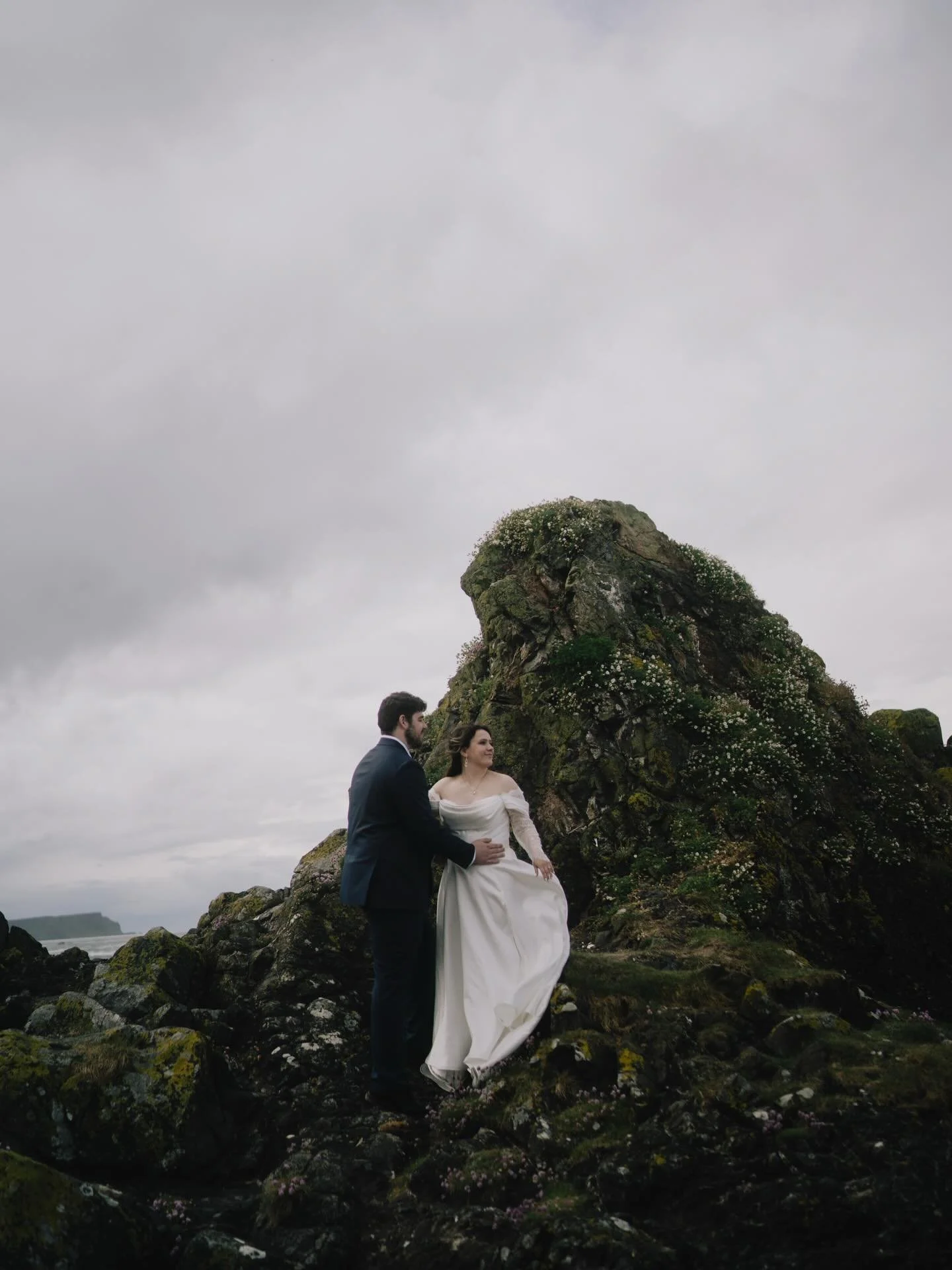 Ahhhhhhhh the coast, the wonderful unpredictable north coast SINGING for Maddy &amp; Phillip today&hellip;what a dream to be back with the @andotherlovers crew for another whistle stop tour of our gorgeous coastline&hellip;two gentle souls madly in l
