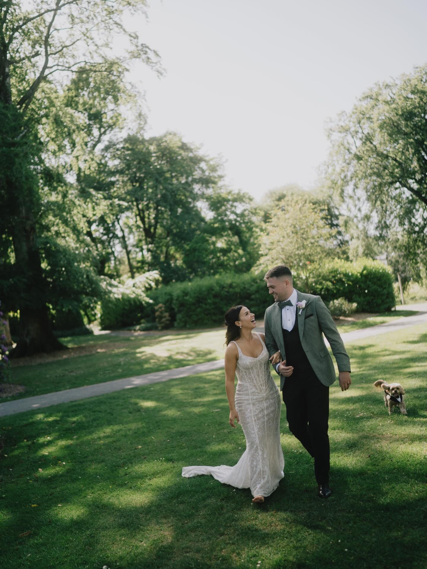 Anyone need lessons in how to party? LOOK NO FURTHER&hellip;Nicola &amp; Lloyd and the most vibrant bunch descended on Montalto with a bang&hellip;fireball free pours, rugby tackles, impromptu karaoke, mega dance-floors&hellip;a party to top all part