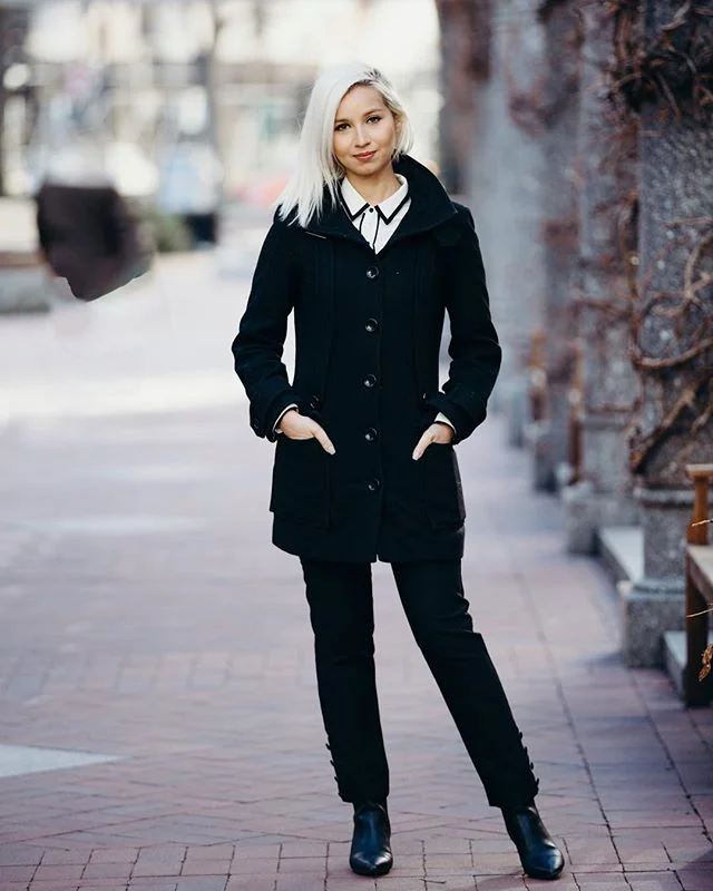 Another #portrait session in Post Office Sq. Everyone shoots here in the summer, but it&rsquo;s also nice when the trees are bare and the weather is less nice. Khristina was a natural at posing in 20&deg; weather!
.
.
.
.
#awesomeportrait #pursuitofp