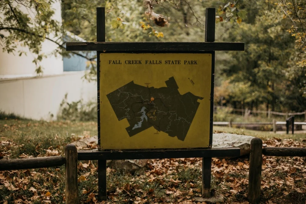 A Moody And Adventurous Engagement Fall Creek Falls The Hatches Memphis Tennessee Wedding Photographers Memphis Wedding Photographers
