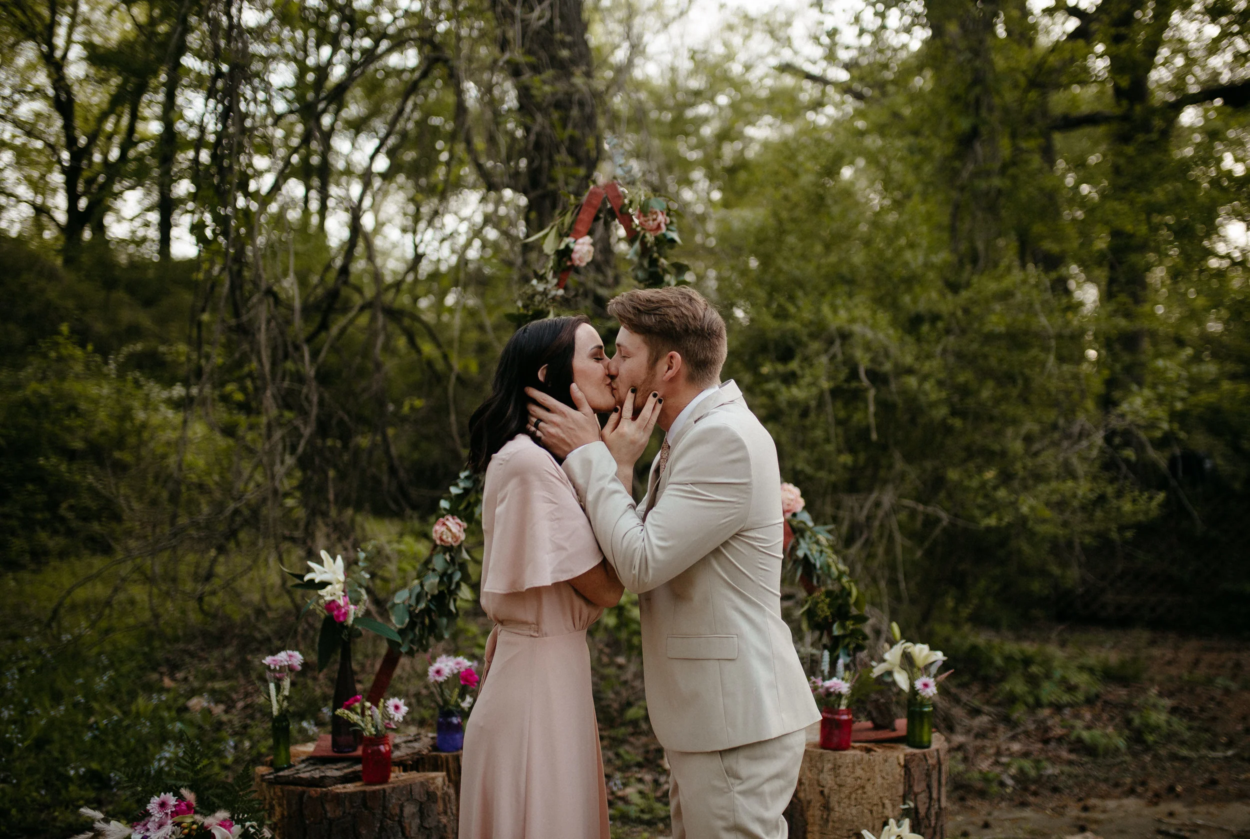 memphis-tennessee-wedding-photographer-the-hatches-utah-colorado-washington-arizona-oregon-yosemite-national-park-elopement-adventure-emotional-journalistic-spring-florals-colorful
