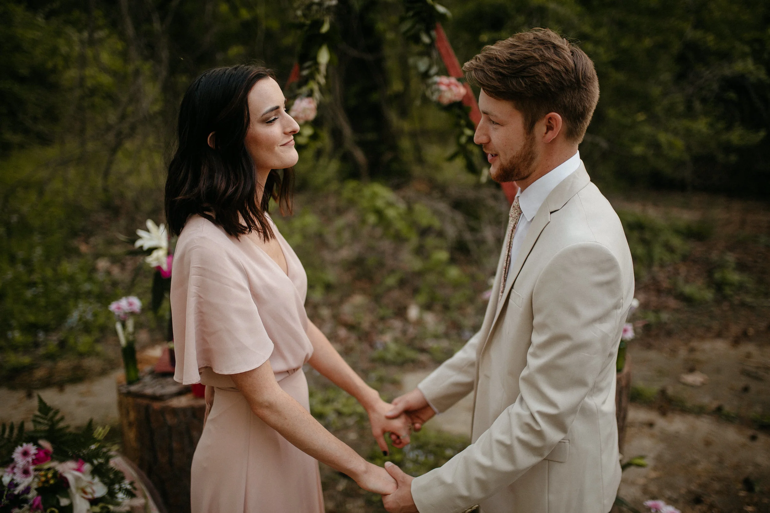 memphis-tennessee-wedding-photographer-the-hatches-utah-colorado-washington-arizona-oregon-yosemite-national-park-elopement-adventure-emotional-journalistic-spring-florals-colorful