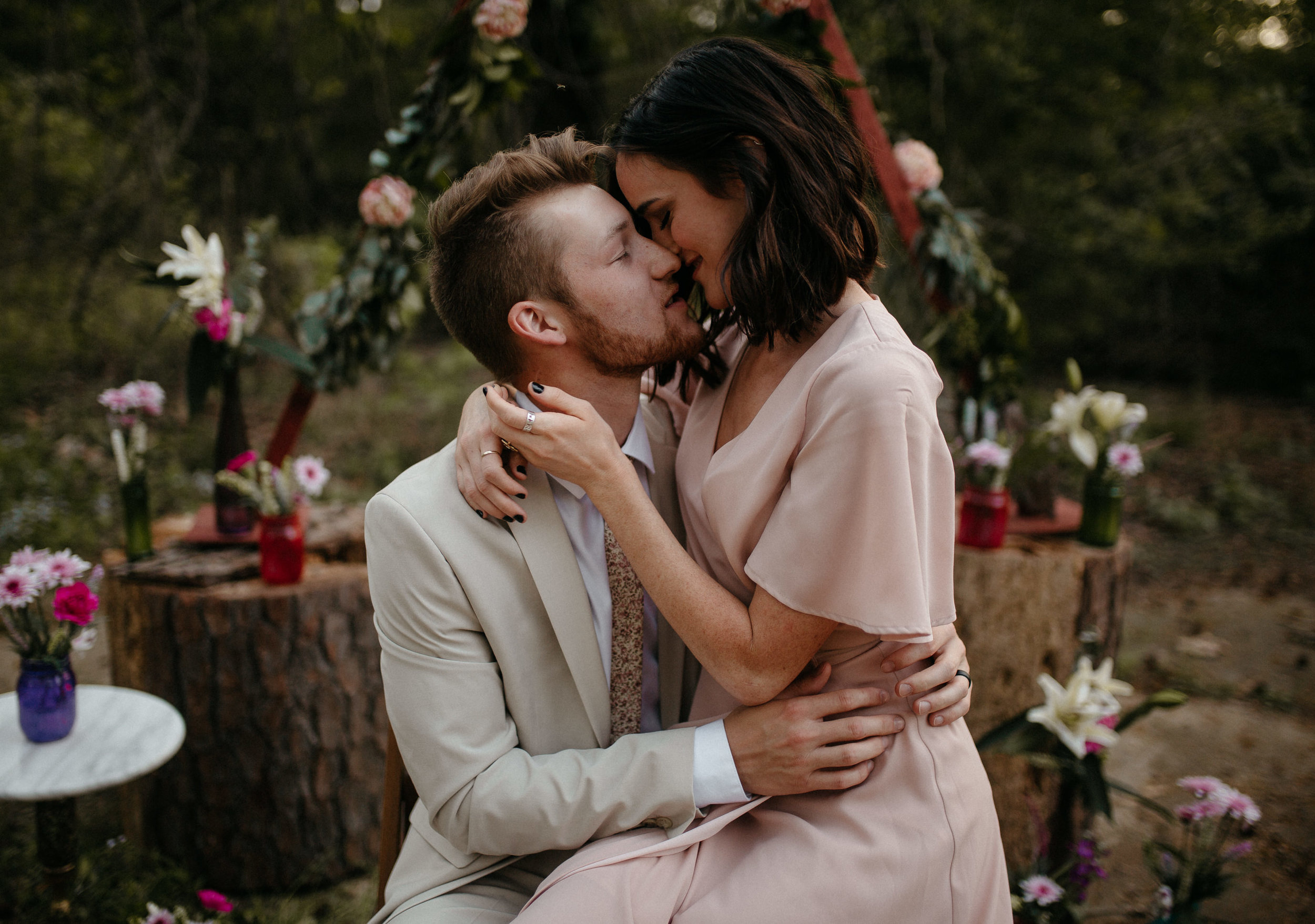 memphis-tennessee-wedding-photographer-the-hatches-utah-colorado-washington-arizona-oregon-yosemite-national-park-elopement-adventure-emotional-journalistic-spring-florals-colorful-intimate