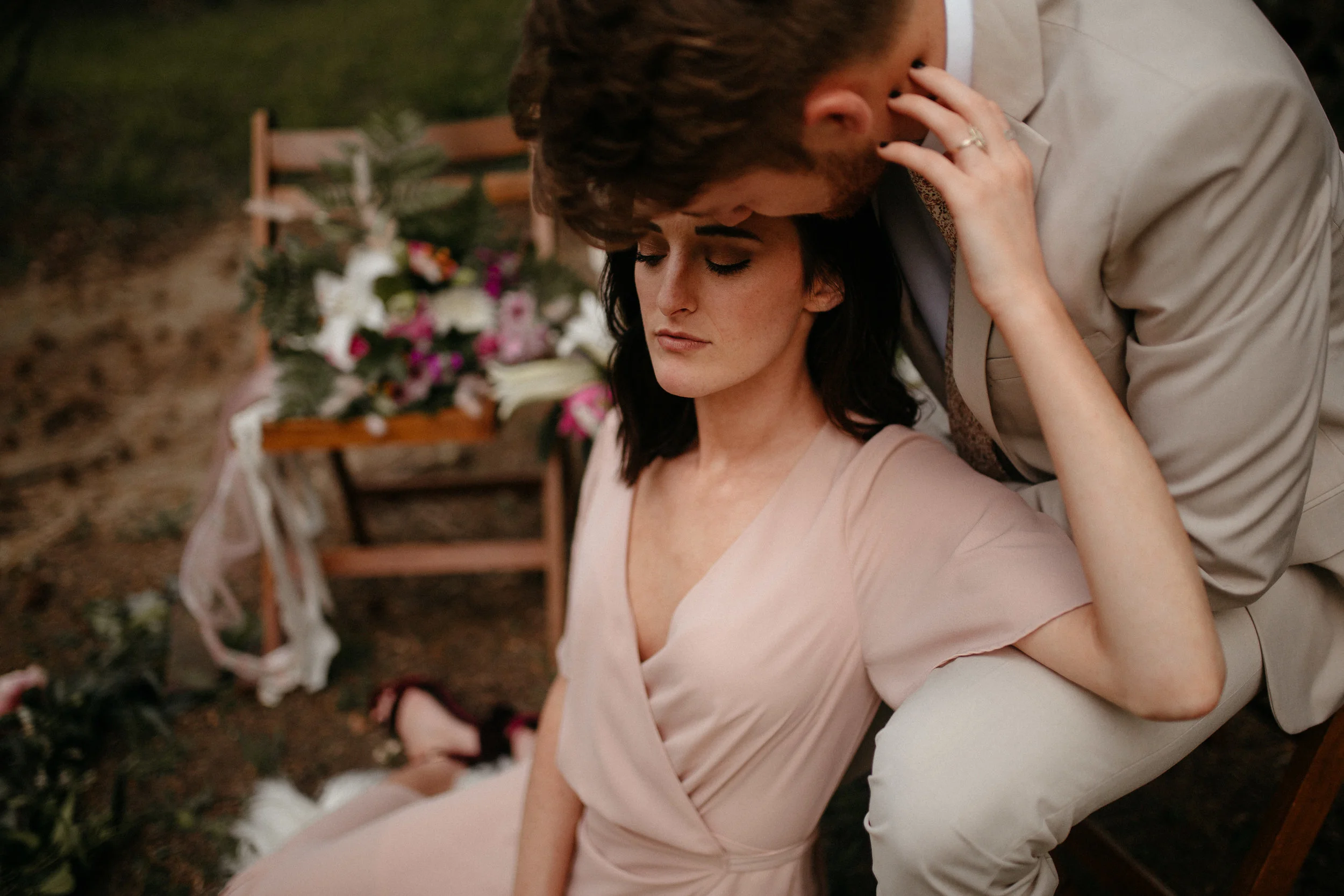 memphis-tennessee-wedding-photographer-the-hatches-utah-colorado-washington-arizona-oregon-yosemite-national-park-elopement-adventure-emotional-journalistic-spring-florals-colorful-intimate