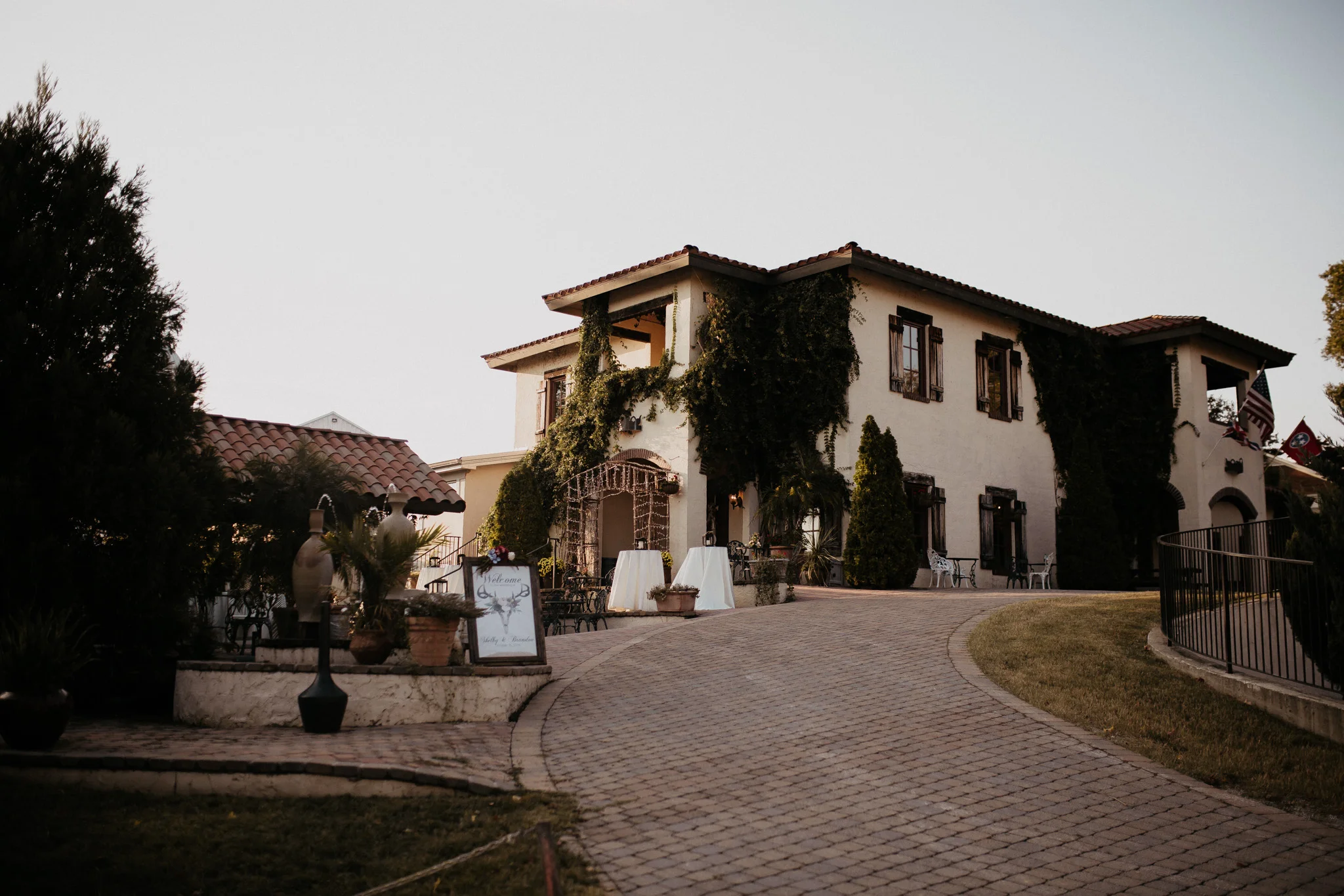 Romantic Bohemian Wedding At Sunset Crown Winery In Humboldt Tennessee The Hatches Wedding And Elopement Photographers Memphis Wedding Photographers
