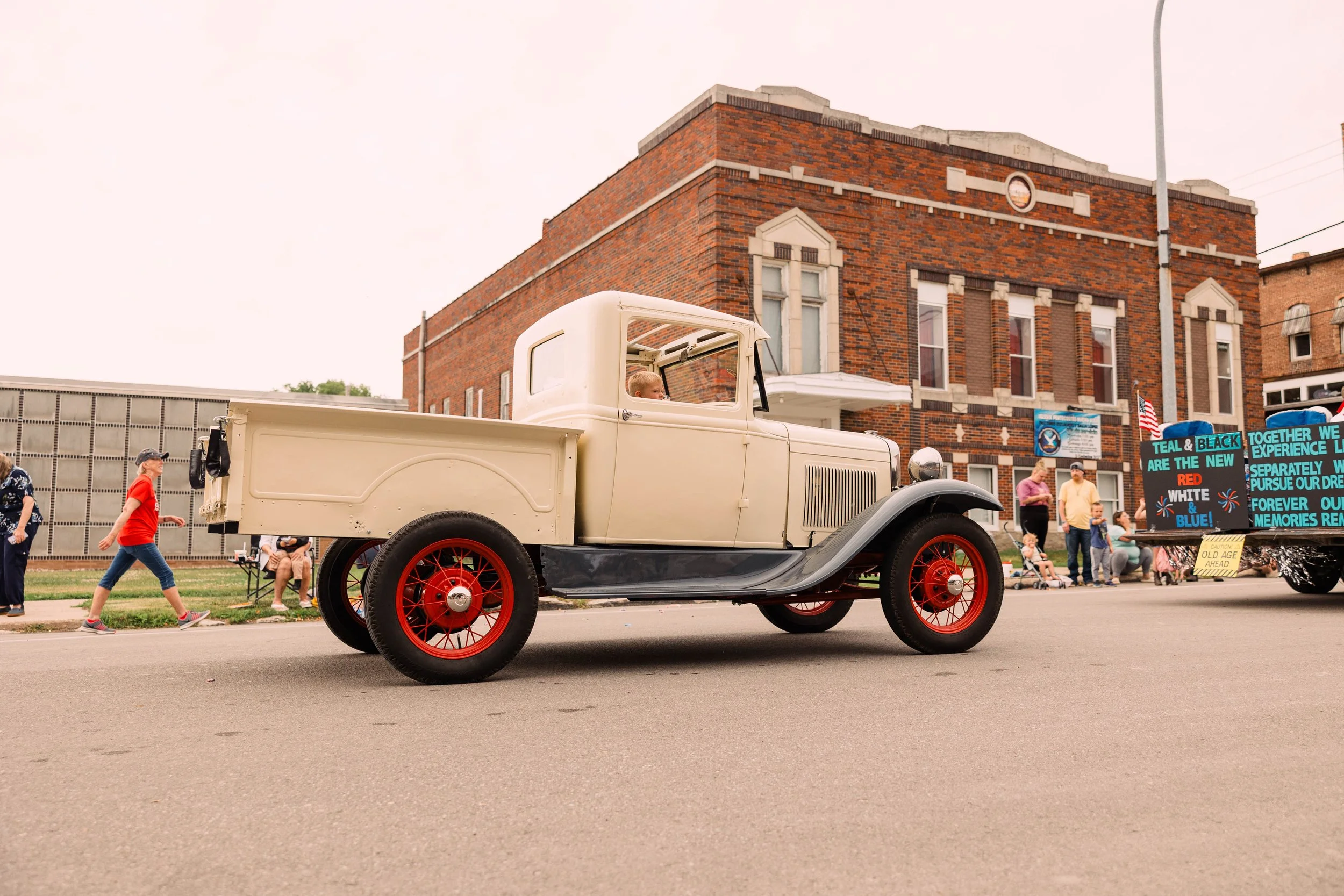 Parade1-110.jpg