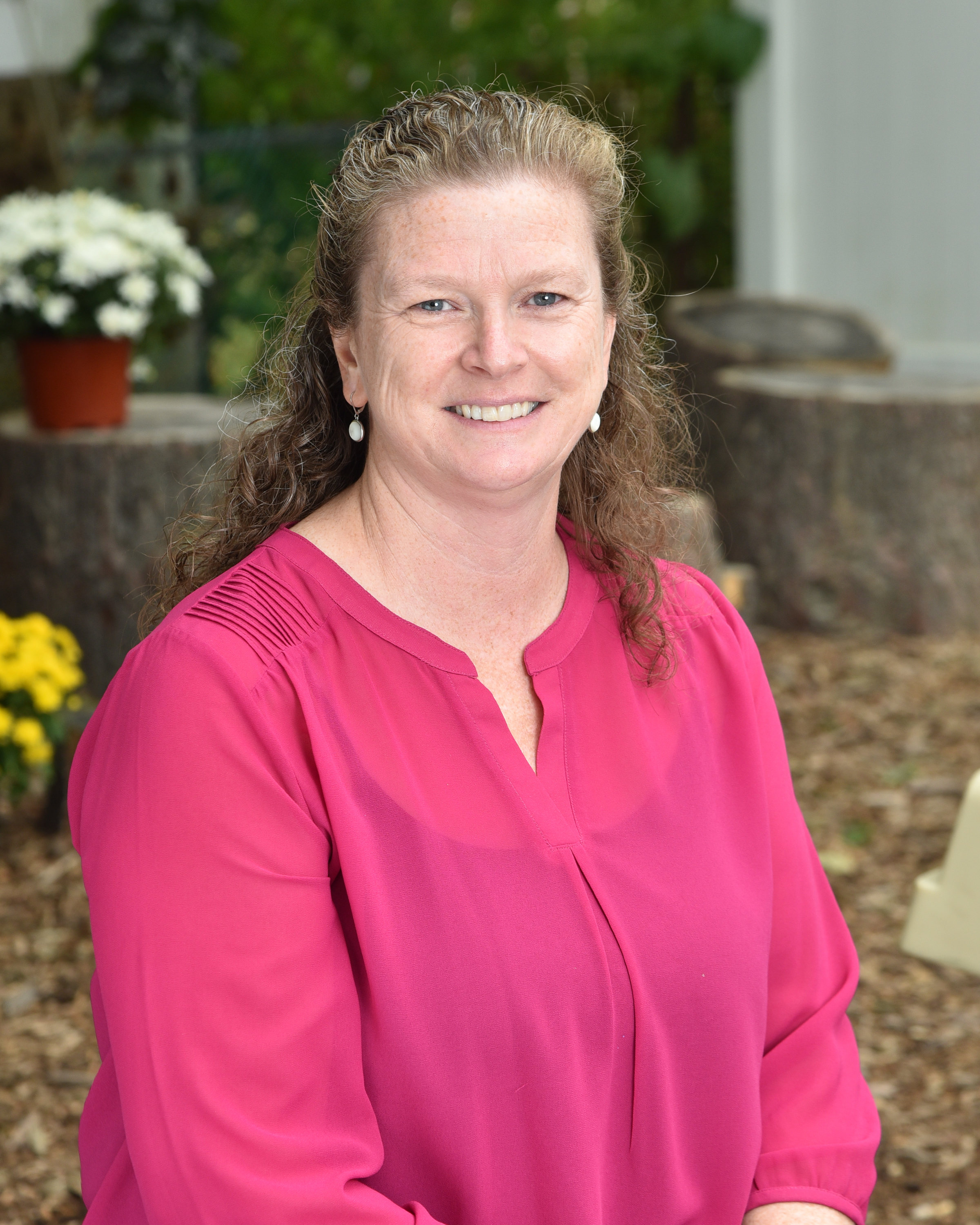 Fiona Rouse Mrs. Rouse was born and raised in Dublin, Ireland where she received her training at the London Montessori Center in Dublin. She specializes in education for children ages 3-9. Upon moving to America, Fiona worked at The Albrook School in Liberty Corner, NJ for 13 years. She is a mother of 3 children.