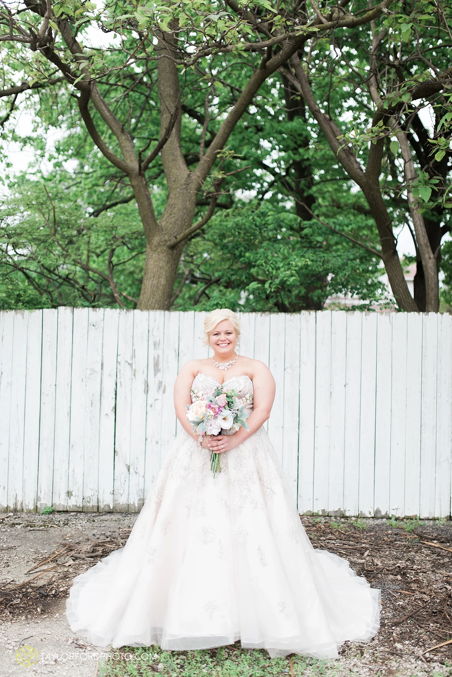 van_wert_ohio_wedding_photographer_taylor_ford_1224.jpg