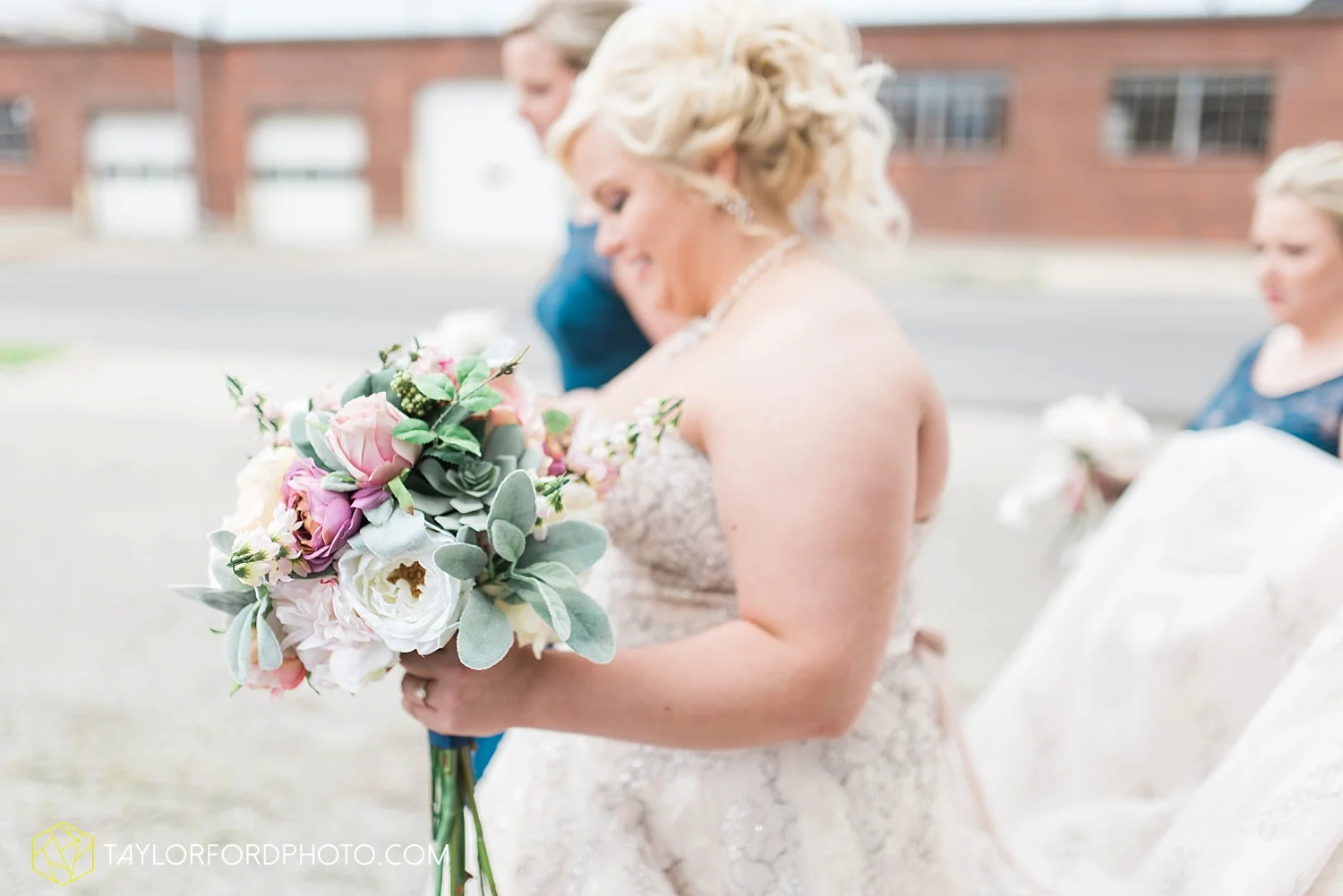 van_wert_ohio_wedding_photographer_taylor_ford_1229.jpg