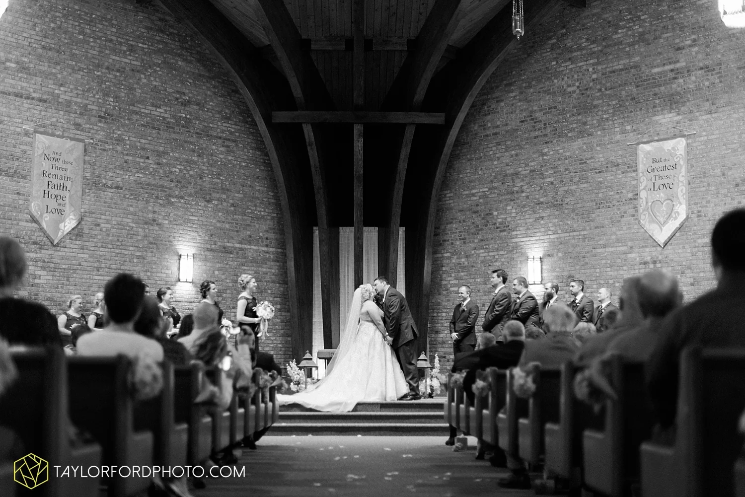 van_wert_ohio_wedding_photographer_taylor_ford_1285.jpg