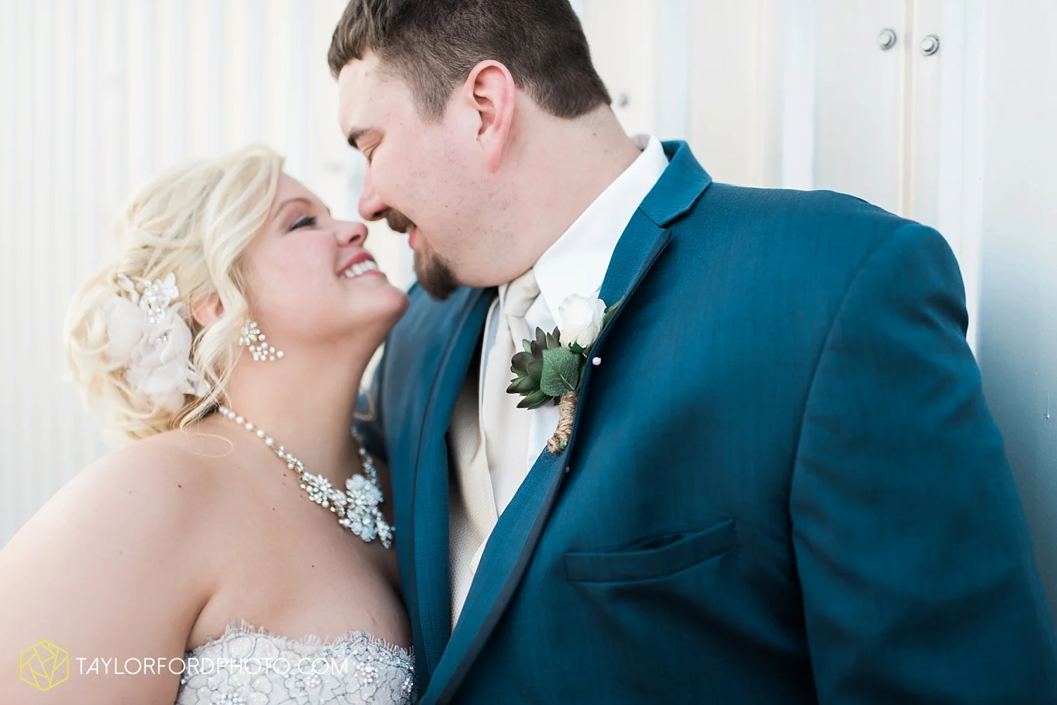 van_wert_ohio_wedding_photographer_taylor_ford_1302.jpg