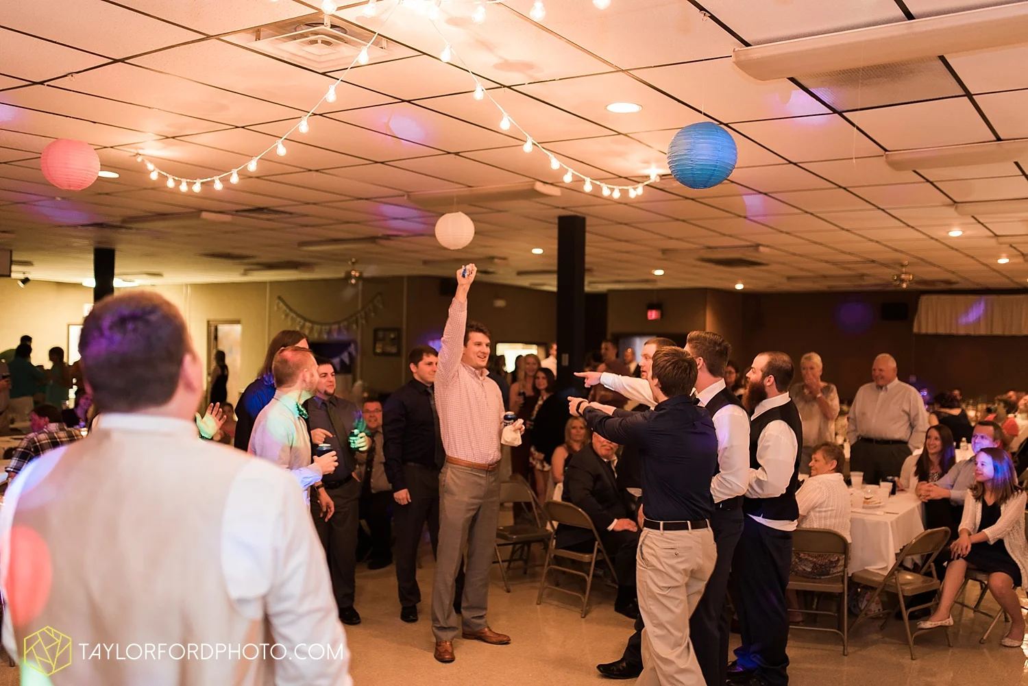 van_wert_ohio_wedding_photographer_taylor_ford_1310.jpg