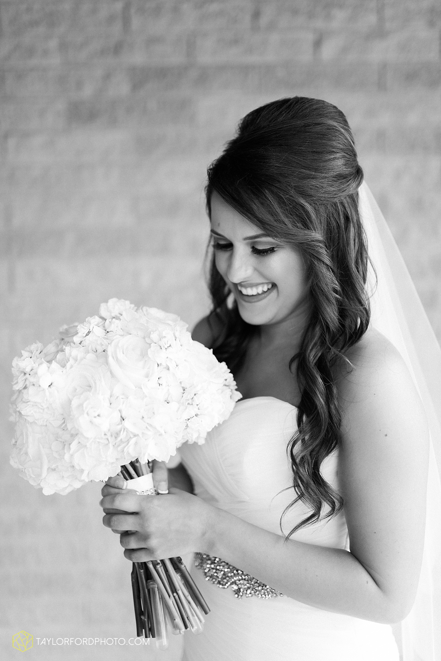 fort_wayne_indiana_wedding_photographer_taylor_ford_ipfw_ballroom_1571.jpg