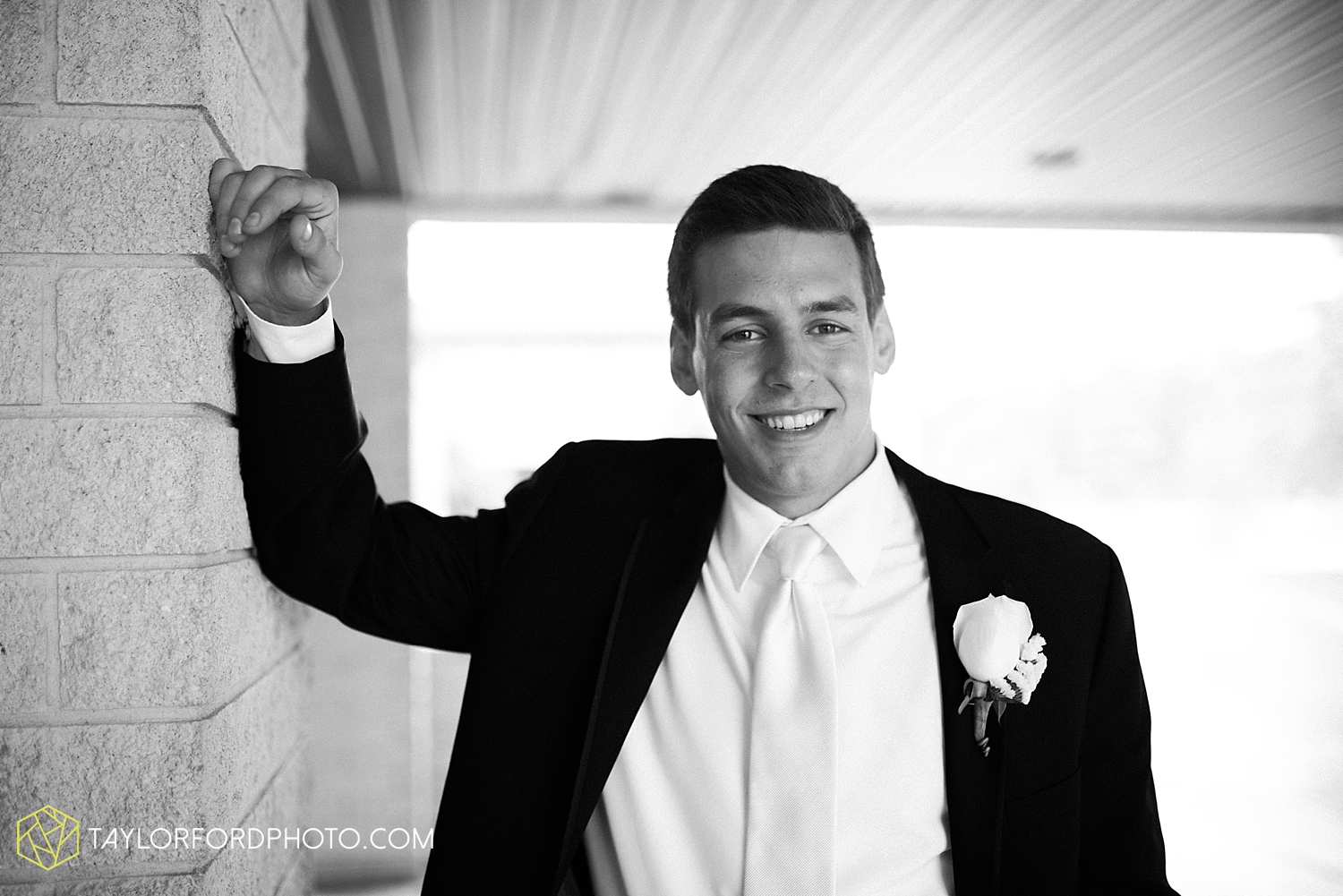 fort_wayne_indiana_wedding_photographer_taylor_ford_ipfw_ballroom_1579.jpg