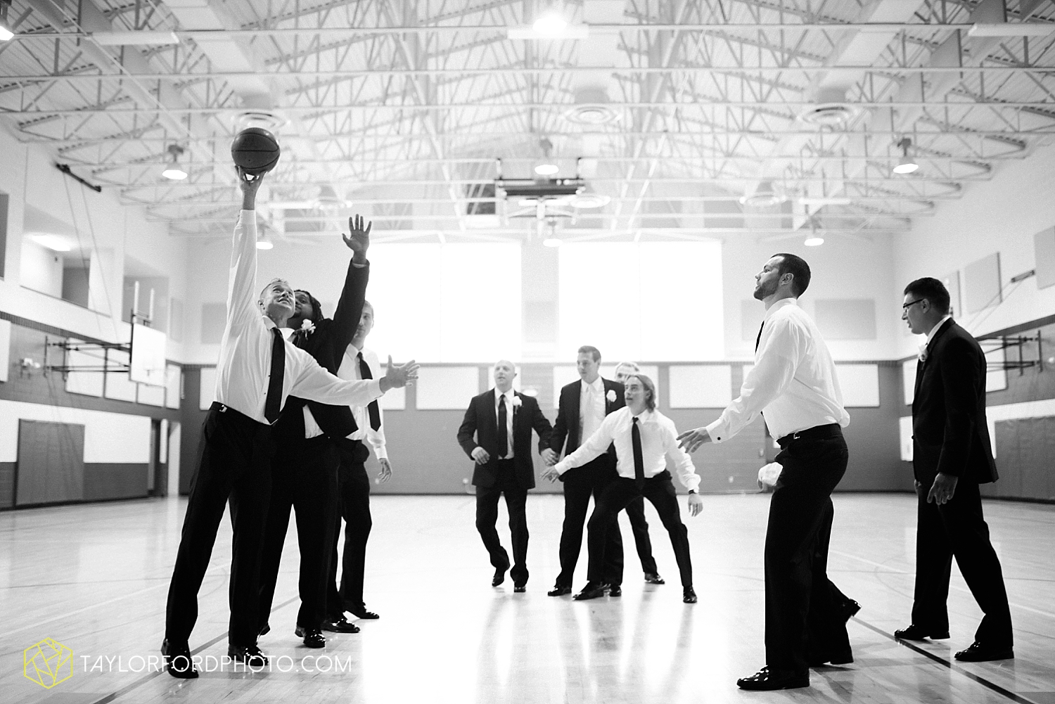 fort_wayne_indiana_wedding_photographer_taylor_ford_ipfw_ballroom_1581.jpg
