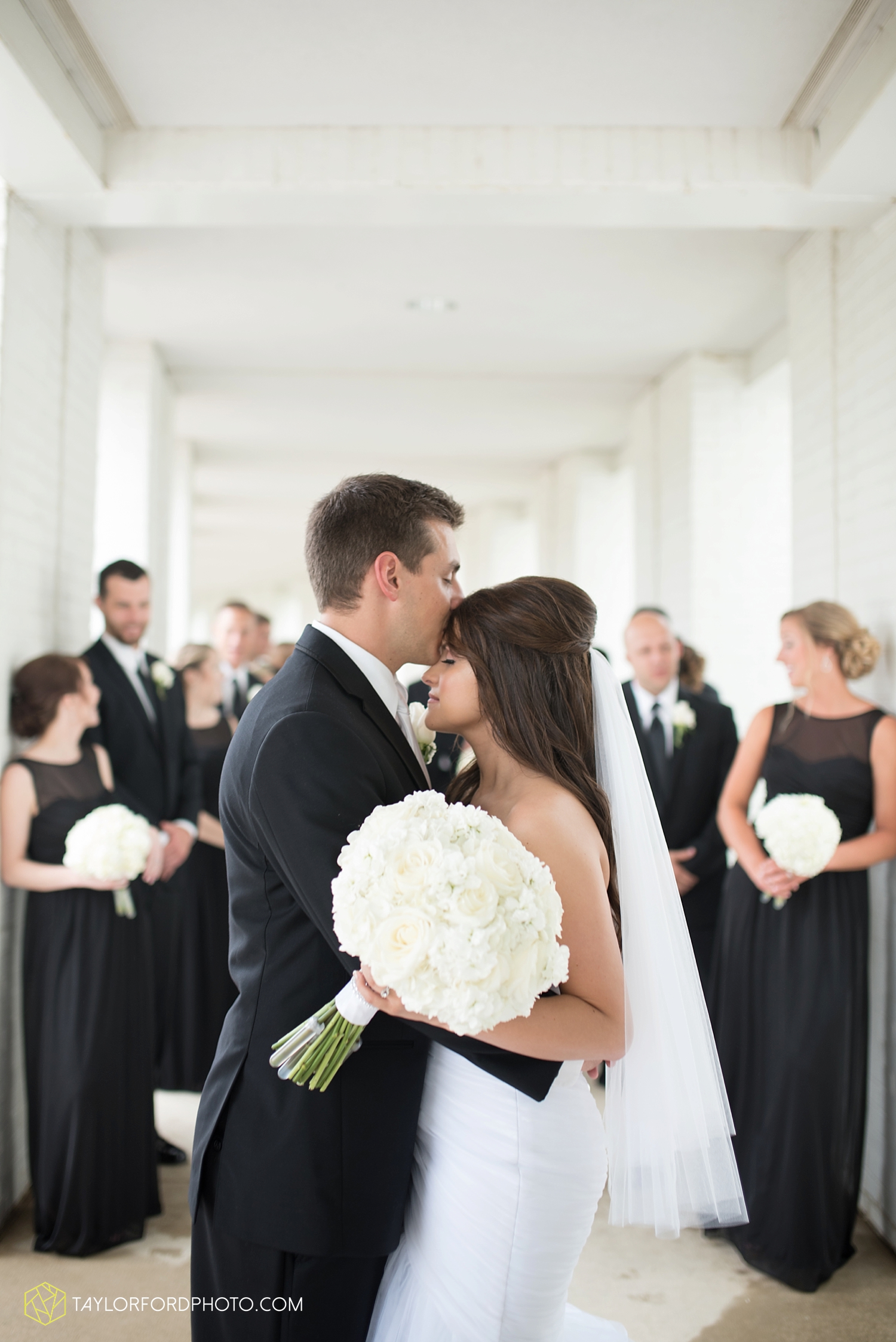fort_wayne_indiana_wedding_photographer_taylor_ford_ipfw_ballroom_1613.jpg