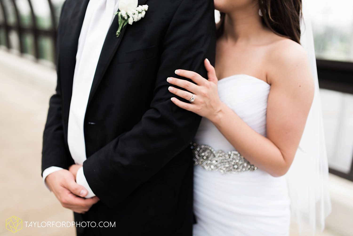 fort_wayne_indiana_wedding_photographer_taylor_ford_ipfw_ballroom_1616.jpg