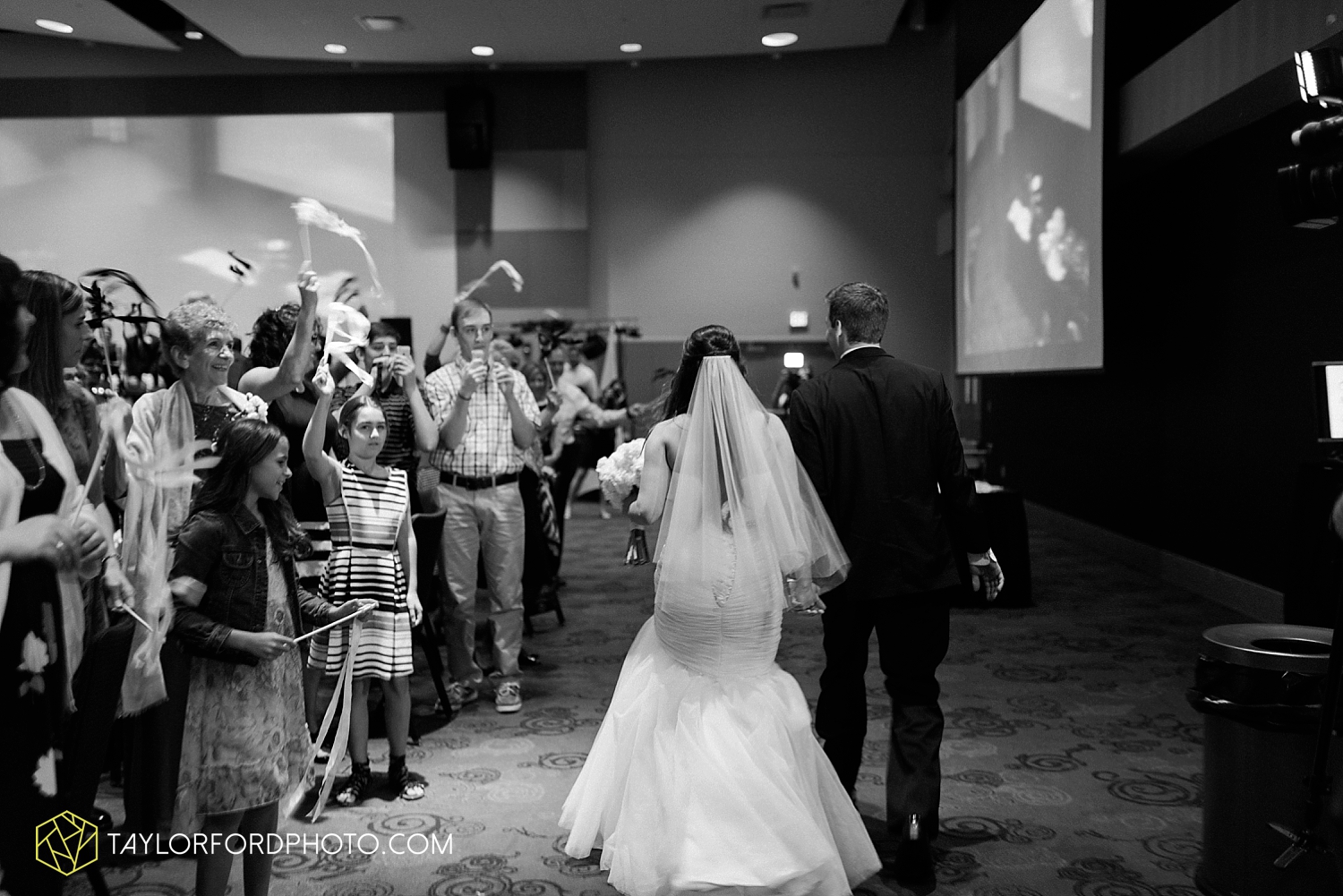 fort_wayne_indiana_wedding_photographer_taylor_ford_ipfw_ballroom_1644.jpg