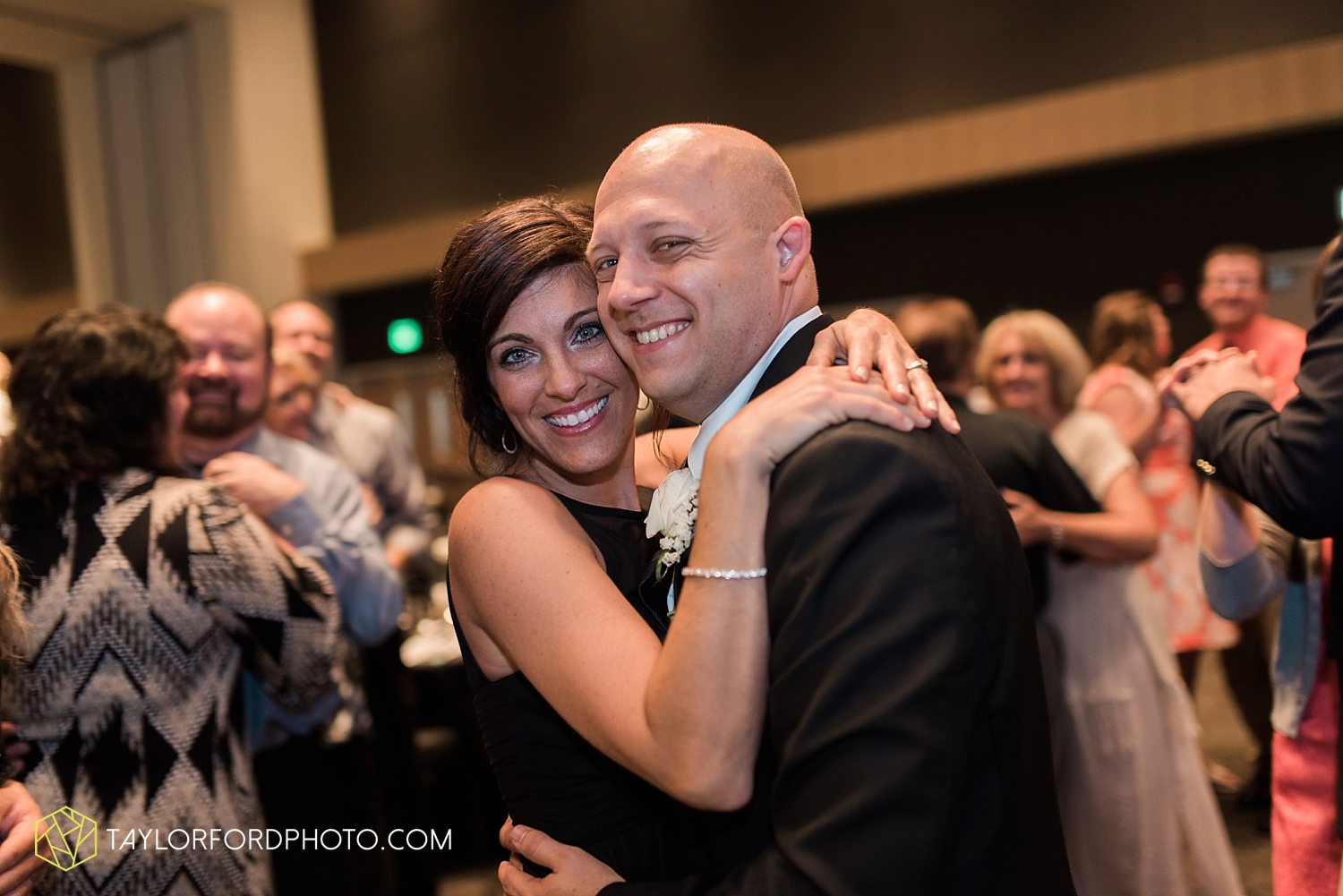 fort_wayne_indiana_wedding_photographer_taylor_ford_ipfw_ballroom_1647.jpg