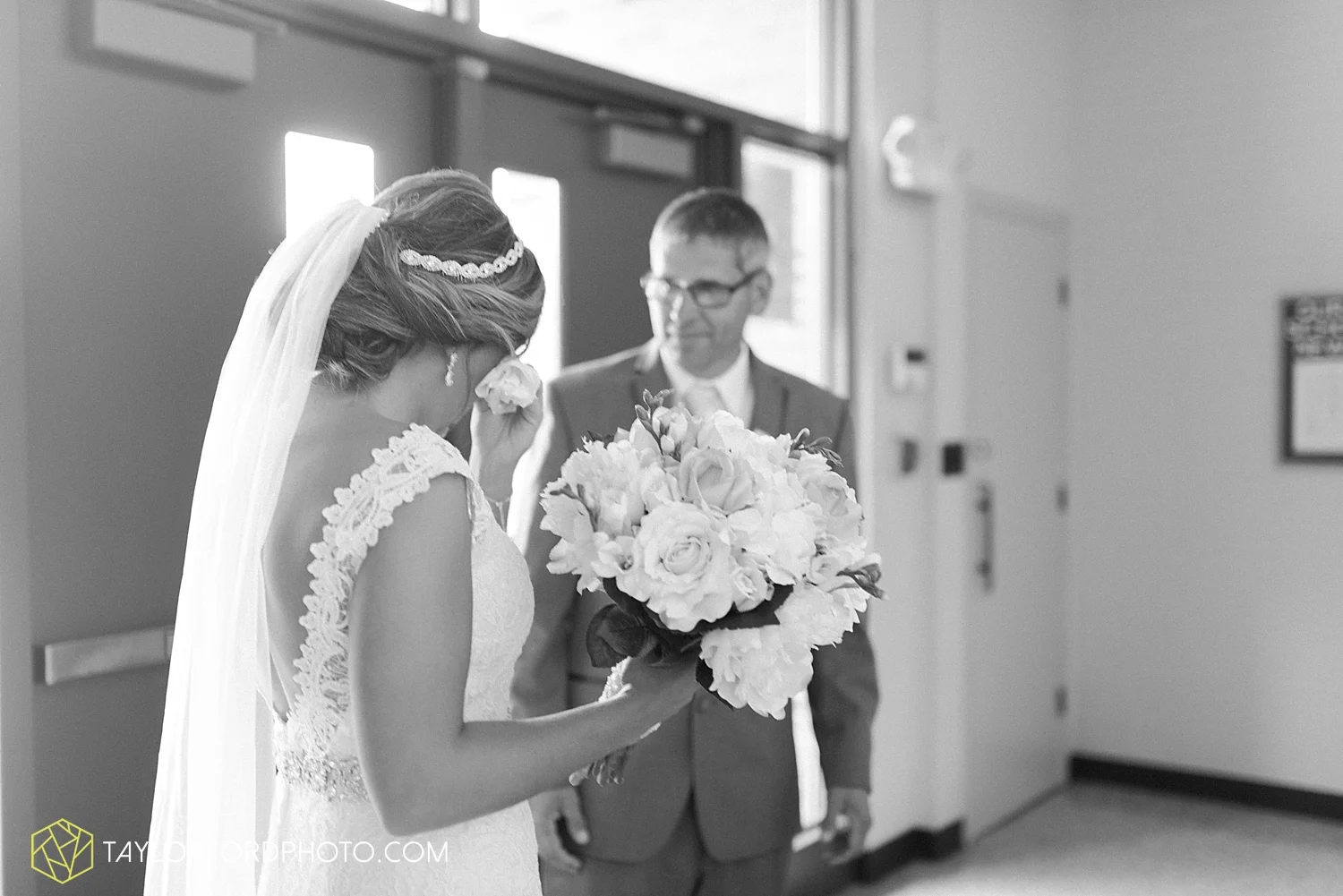 van_wert_wedding_photographer_taylor_ford_ohio_indiana_fort_wayne_2091.jpg