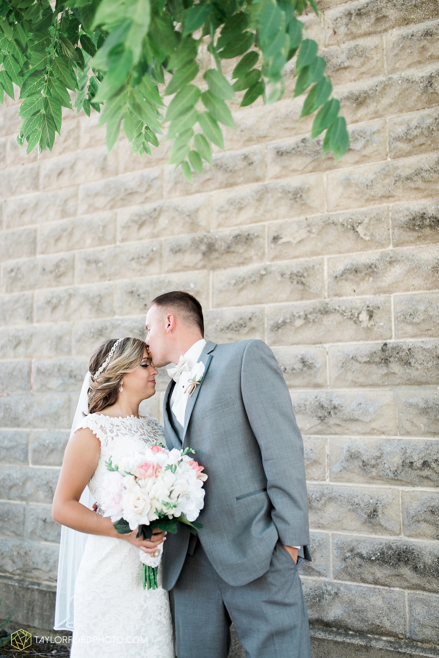 van_wert_wedding_photographer_taylor_ford_ohio_indiana_fort_wayne_2105.jpg