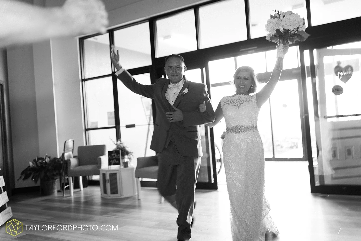 van_wert_wedding_photographer_taylor_ford_ohio_indiana_fort_wayne_2176.jpg