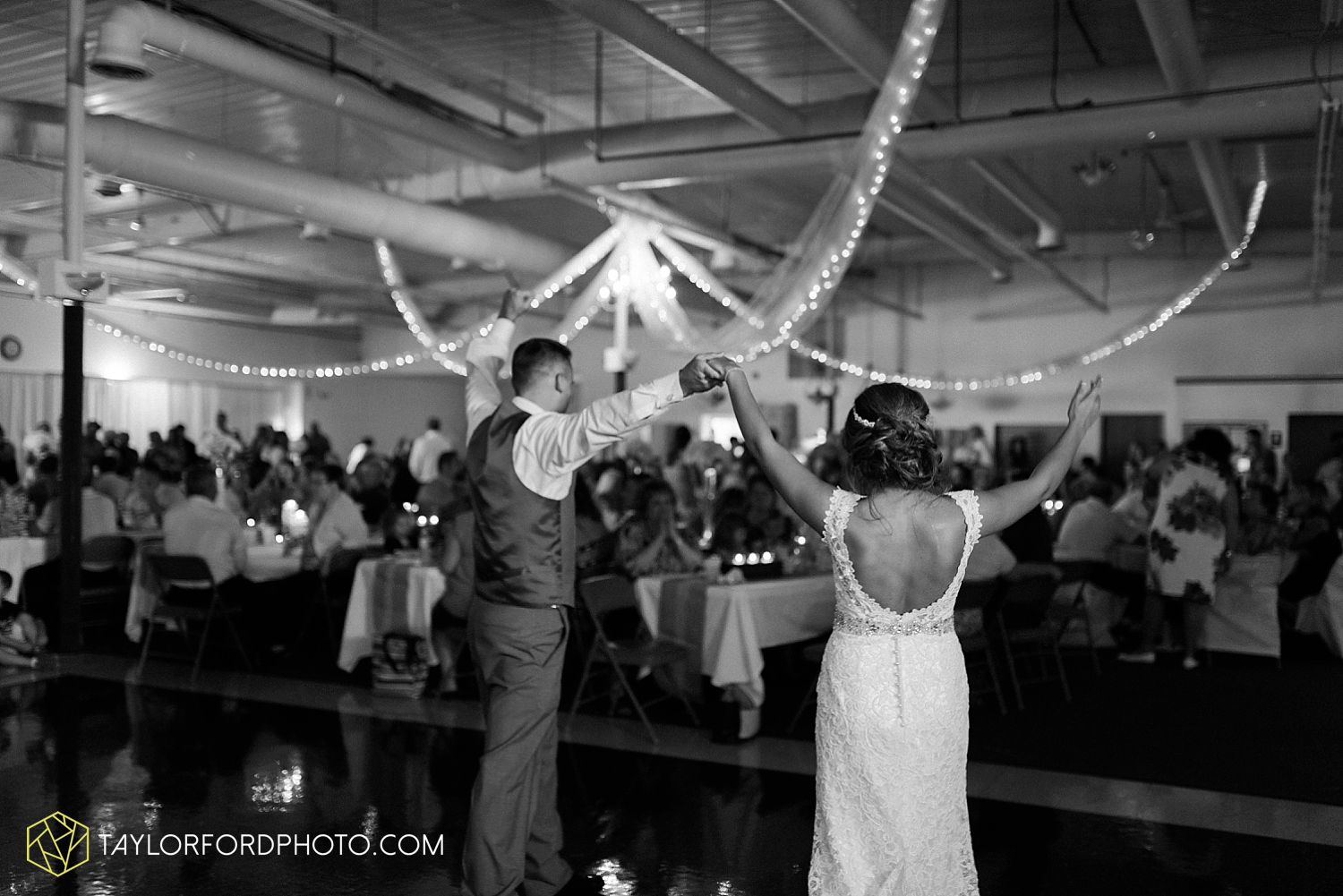van_wert_wedding_photographer_taylor_ford_ohio_indiana_fort_wayne_2179.jpg