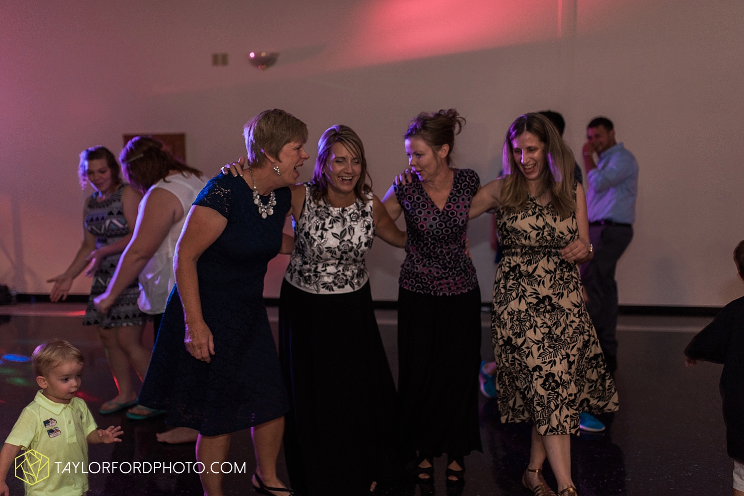 van_wert_wedding_photographer_taylor_ford_ohio_indiana_fort_wayne_2184.jpg