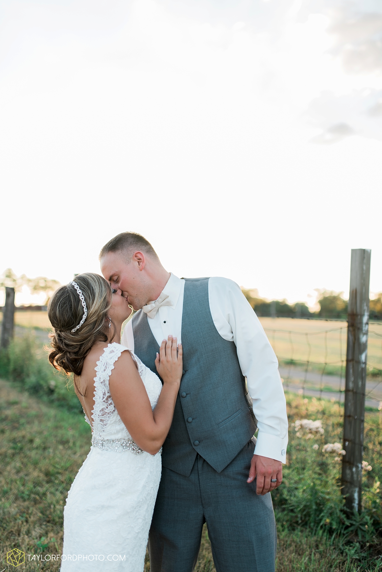 van_wert_wedding_photographer_taylor_ford_ohio_indiana_fort_wayne_2224.jpg