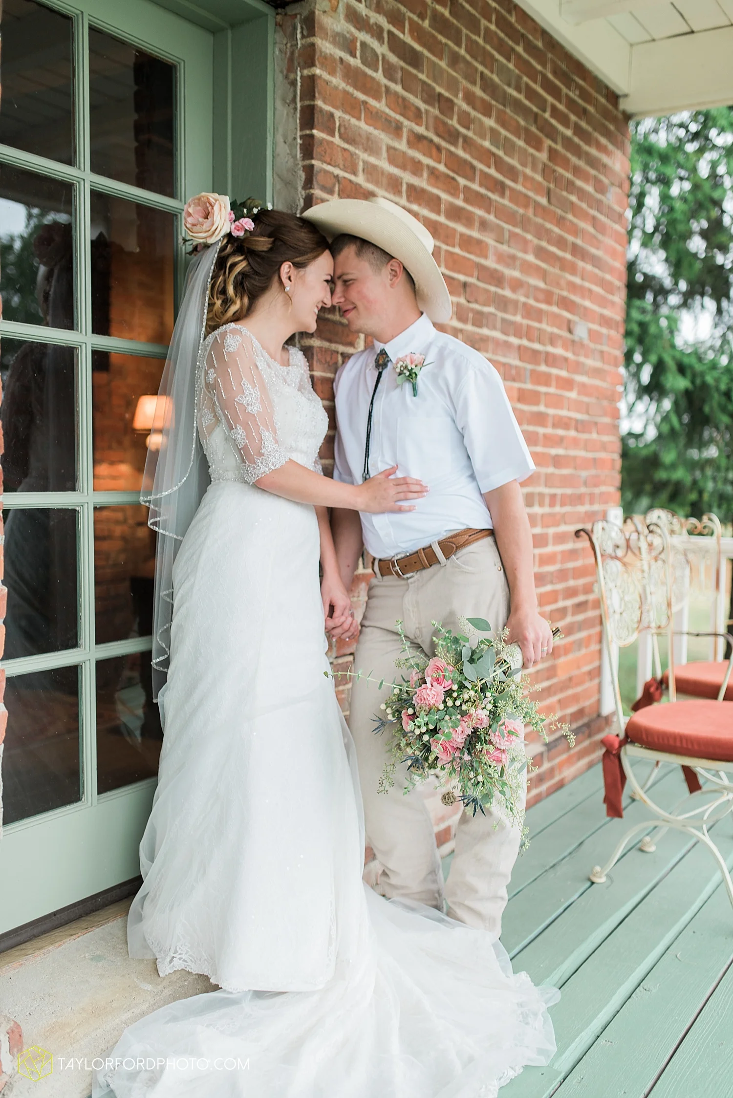 fort_wayne_indiana_wedding_photographer_taylor_ford_marian_hills_farm_0215.jpg