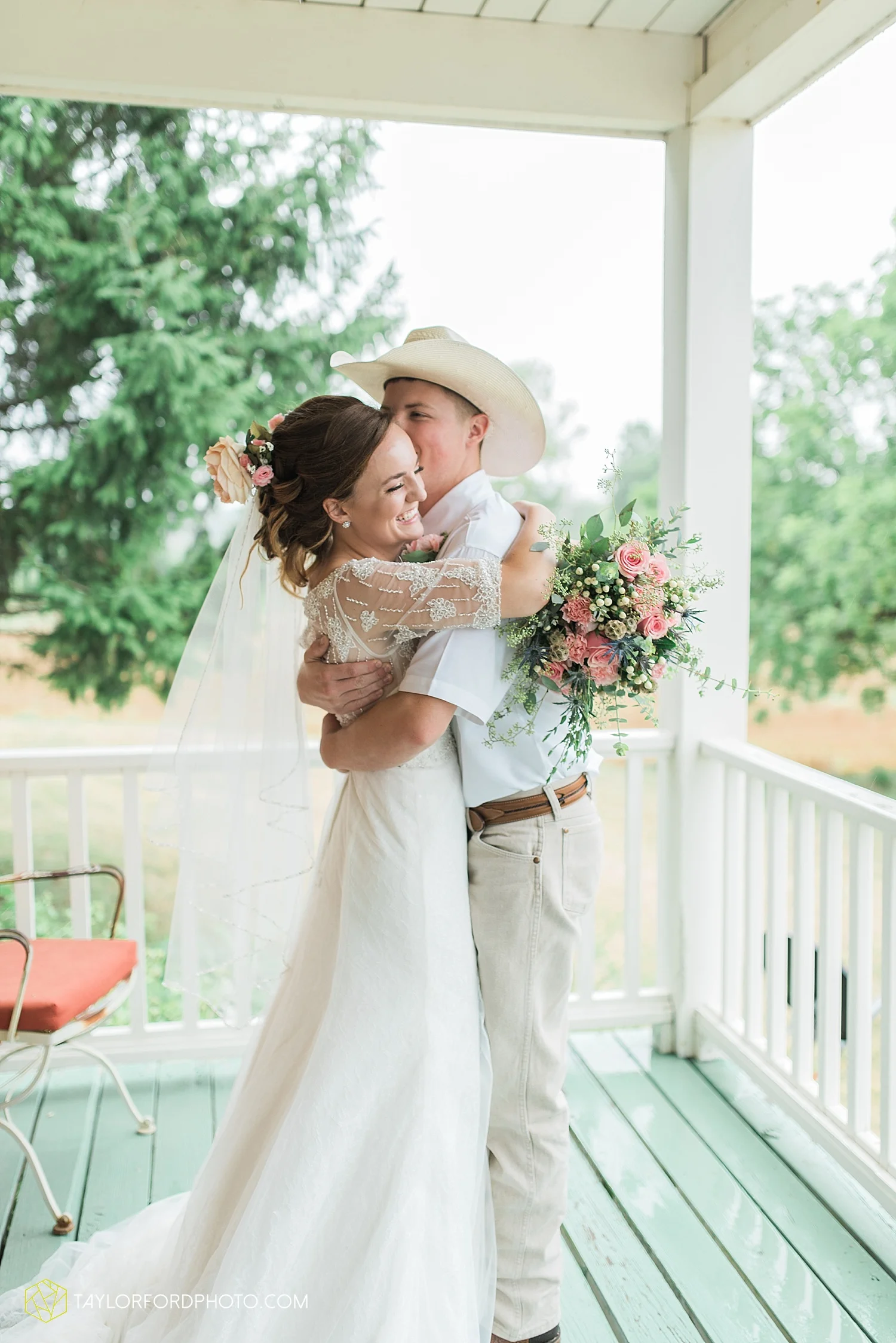 fort_wayne_indiana_wedding_photographer_taylor_ford_marian_hills_farm_0217.jpg