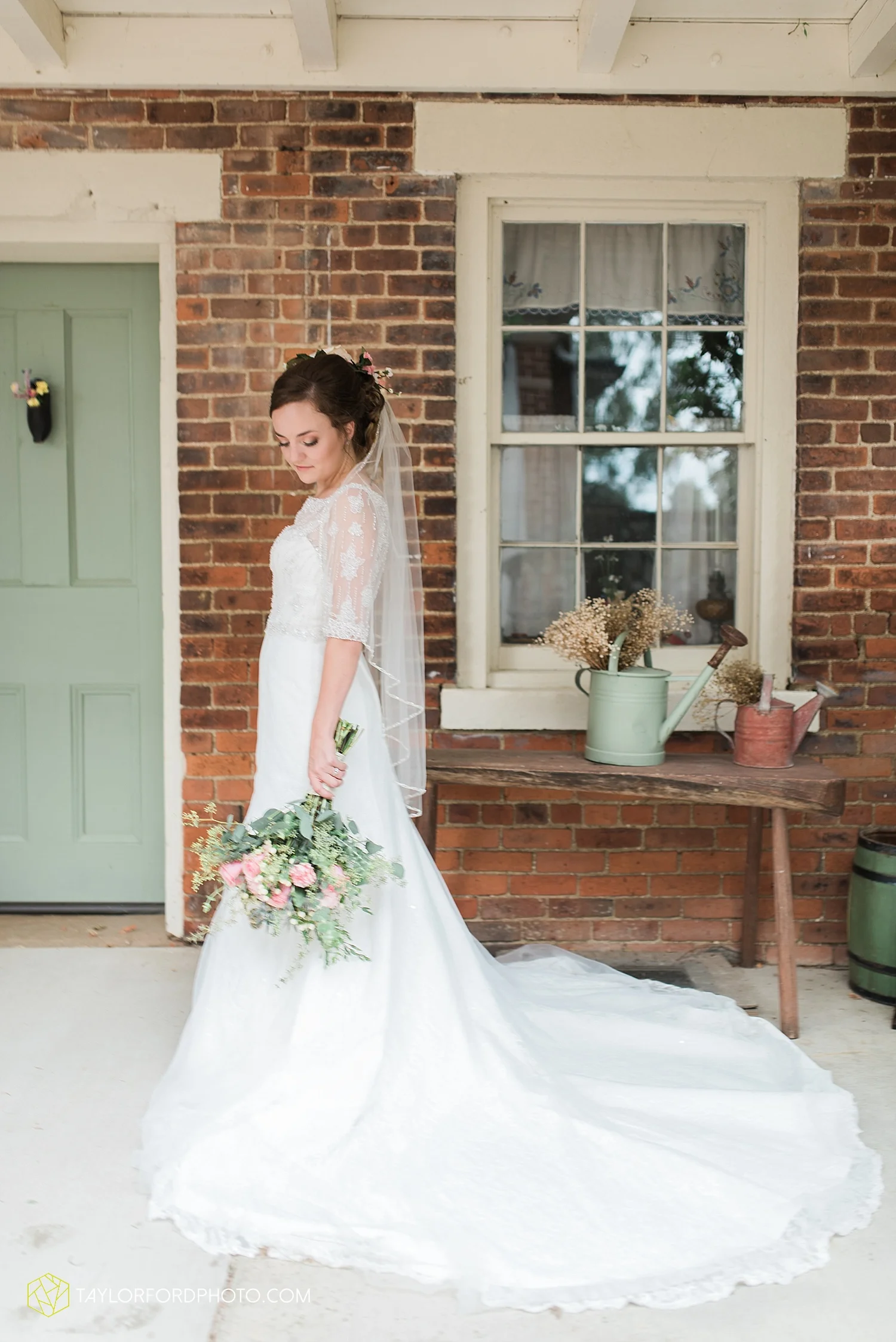fort_wayne_indiana_wedding_photographer_taylor_ford_marian_hills_farm_0222.jpg