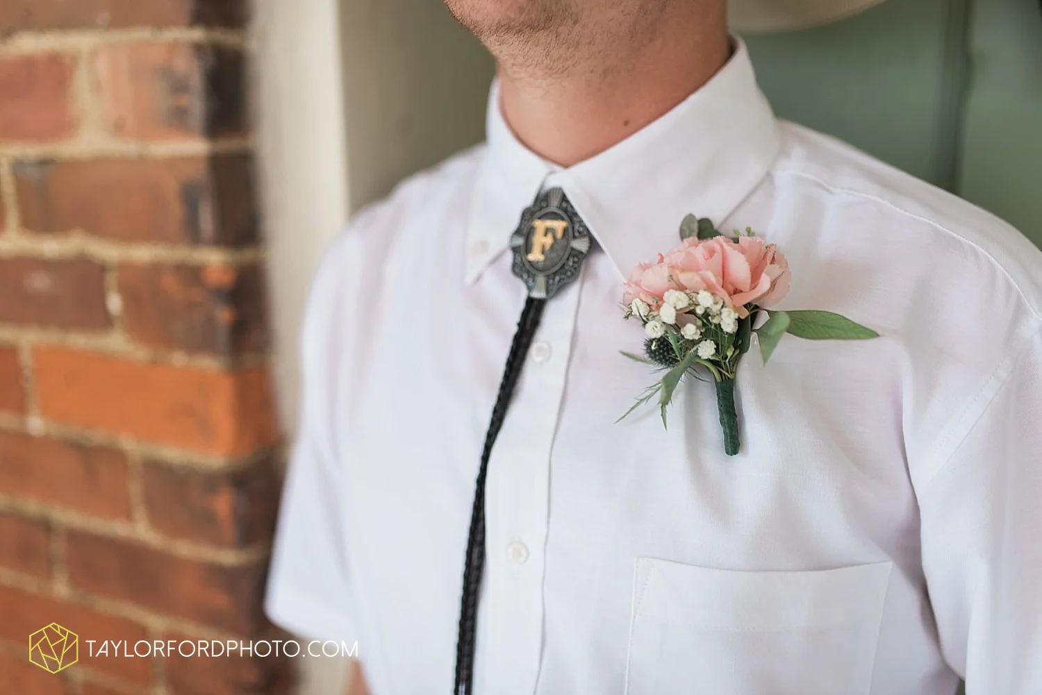 fort_wayne_indiana_wedding_photographer_taylor_ford_marian_hills_farm_0223.jpg