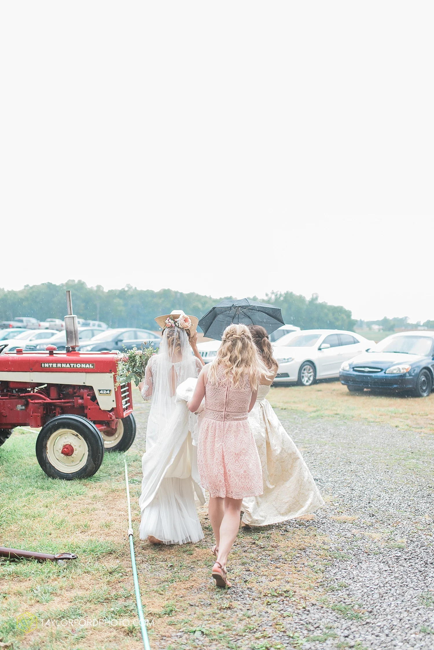 fort_wayne_indiana_wedding_photographer_taylor_ford_marian_hills_farm_0224.jpg