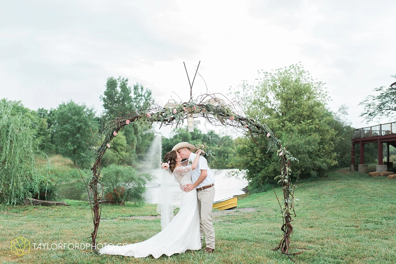 fort_wayne_indiana_wedding_photographer_taylor_ford_marian_hills_farm_0287.jpg