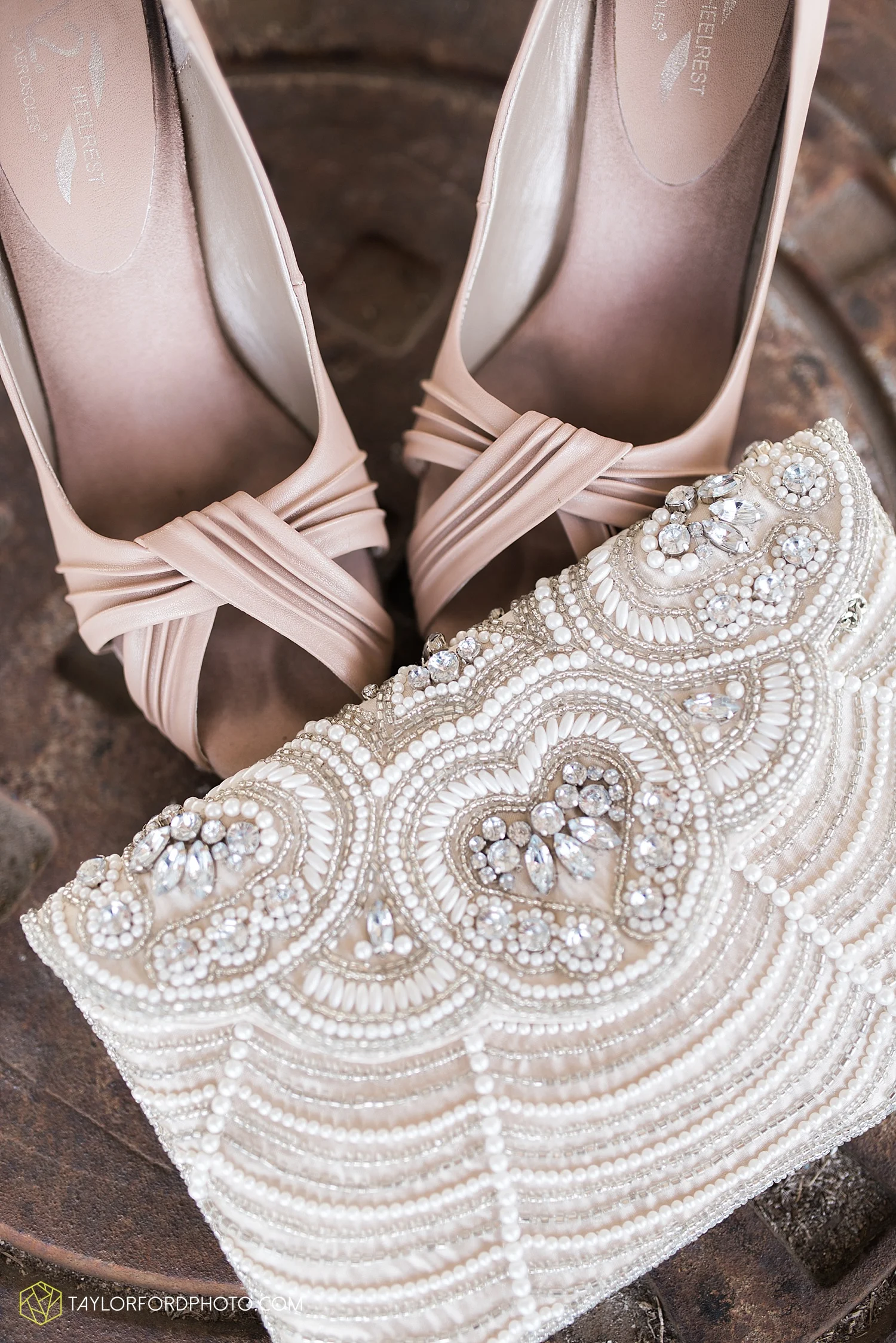 fort_wayne_indiana_wedding_photographer_taylor_ford_dupont_downs_0442.jpg