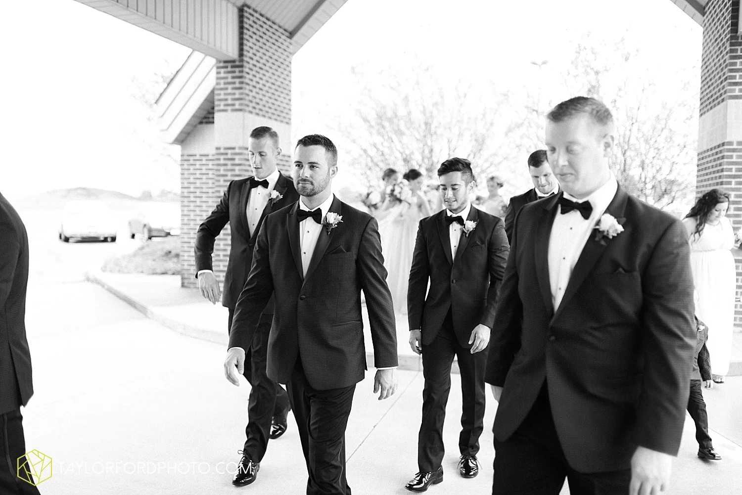 fort_wayne_indiana_wedding_photographer_taylor_ford_dupont_downs_0452.jpg